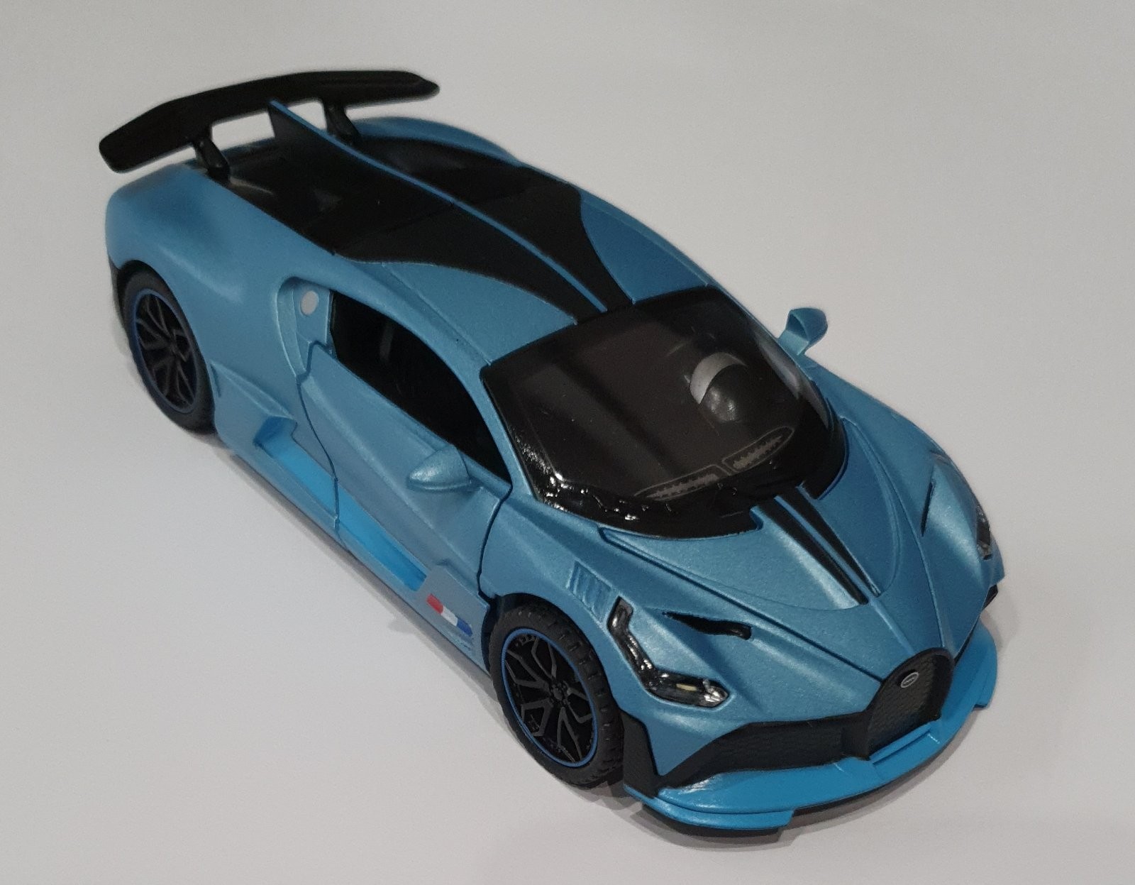 

Автомодель NEWAO TOYS BUGATTI Divo ( 1:32), голубой AG13
