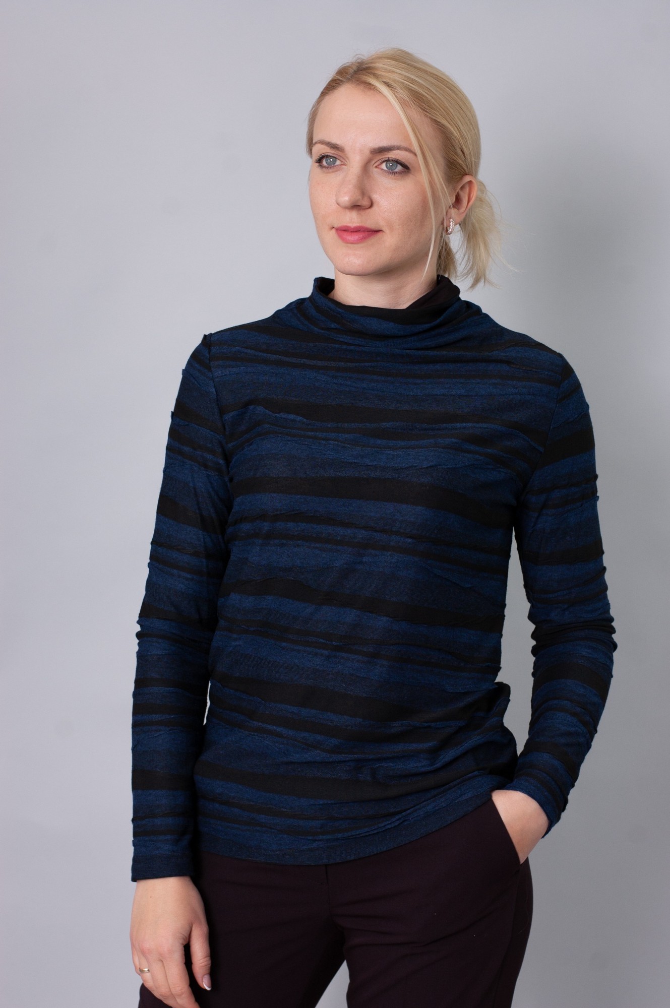 

Жіноча трикотажна блуза Stefanie L T156 темно синя 44р (Т156тс44)