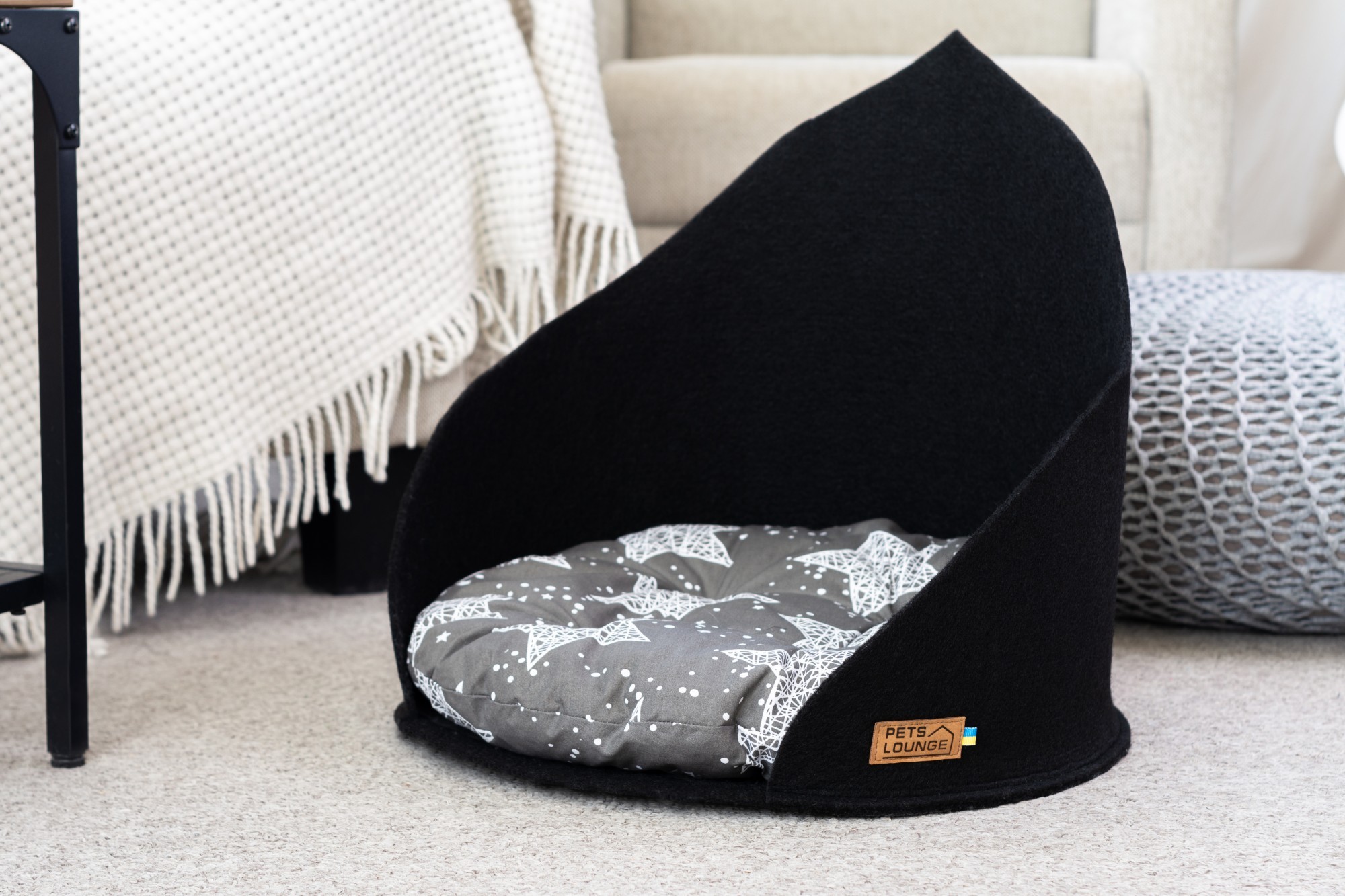 

Лежак для собак и кошек из войлока Pets Lounge Black, 45 см