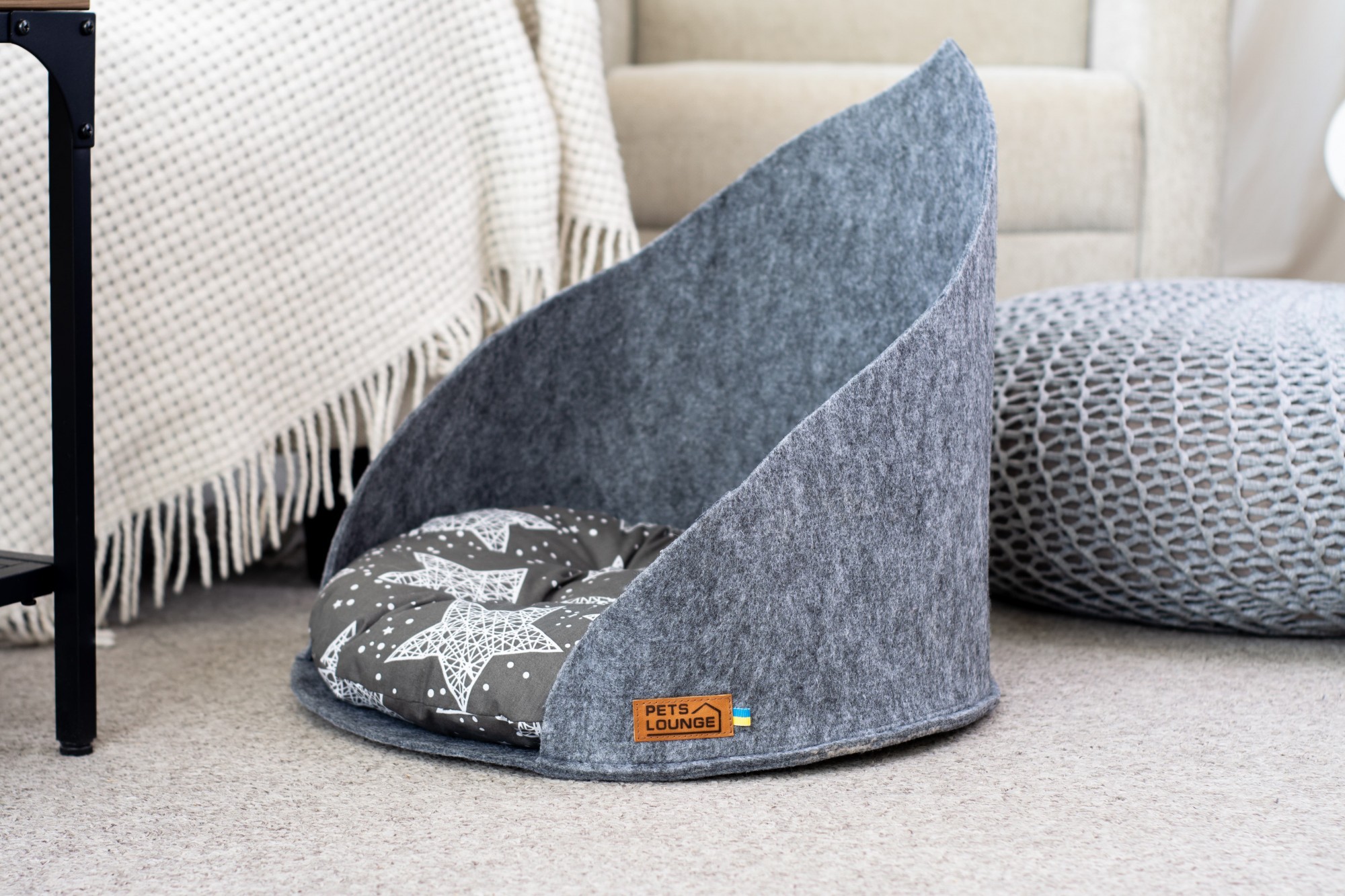 

Лежак для собак и кошек из войлока Pets Lounge Gray, 45 см