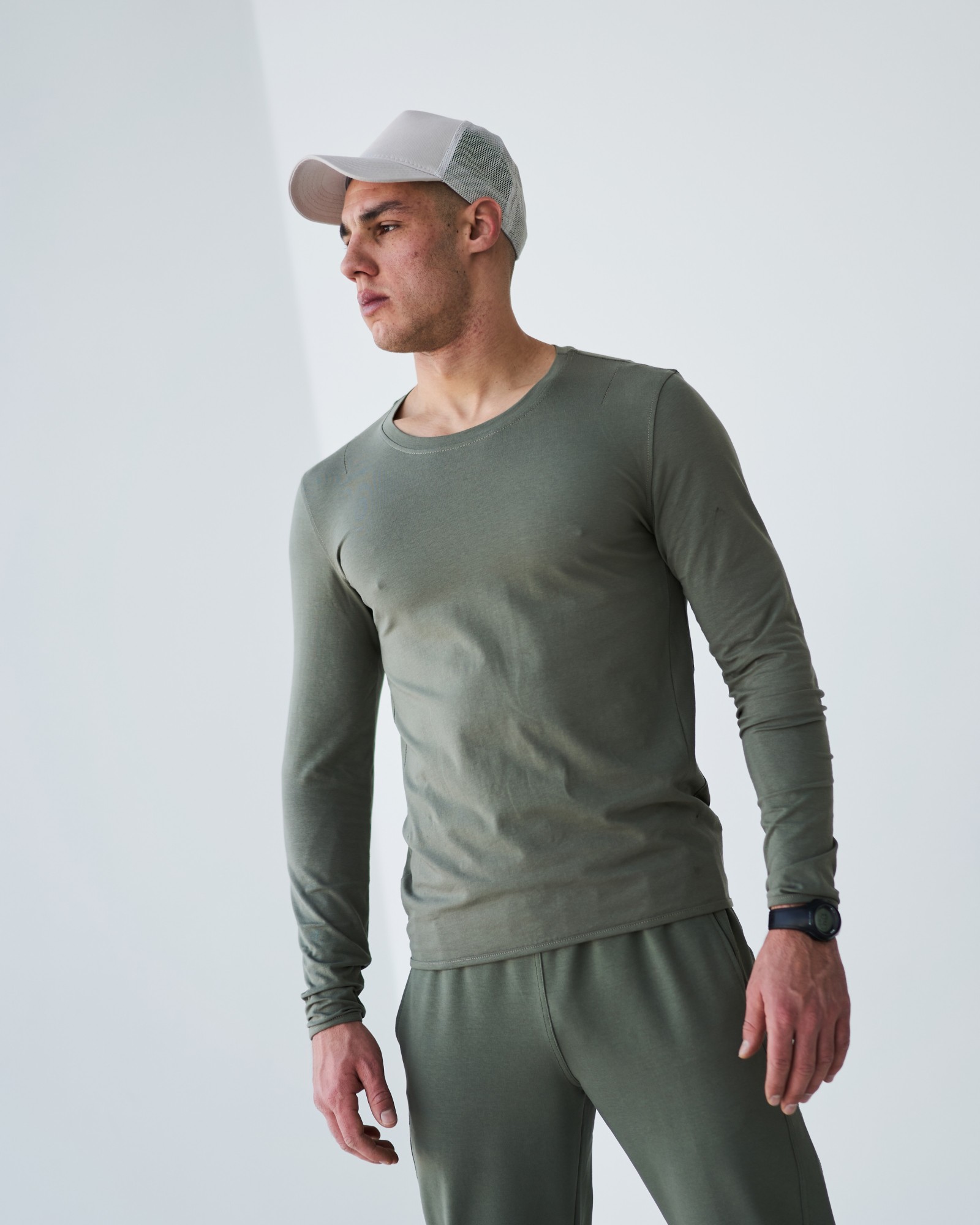 

Базовый мужской лонгслив GR8 active wear модель LS-оливковый размер, Базовый мужской лонгслив GR8 active wear модель LS-оливковый размер XL