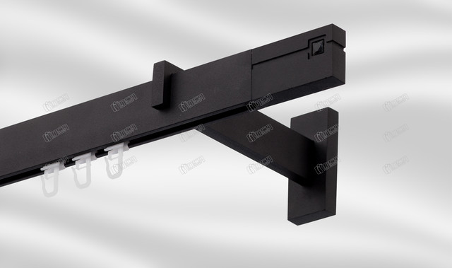 

Карниз одинарный Square Line 160 см. Чёрный Финал Квадро с чёрным камнем