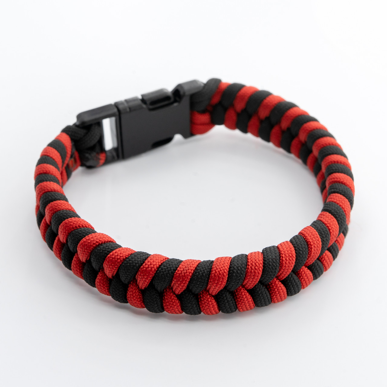 

Ошейник для собак из паракорда, плетение Косичка XL 40-50см красный-черный