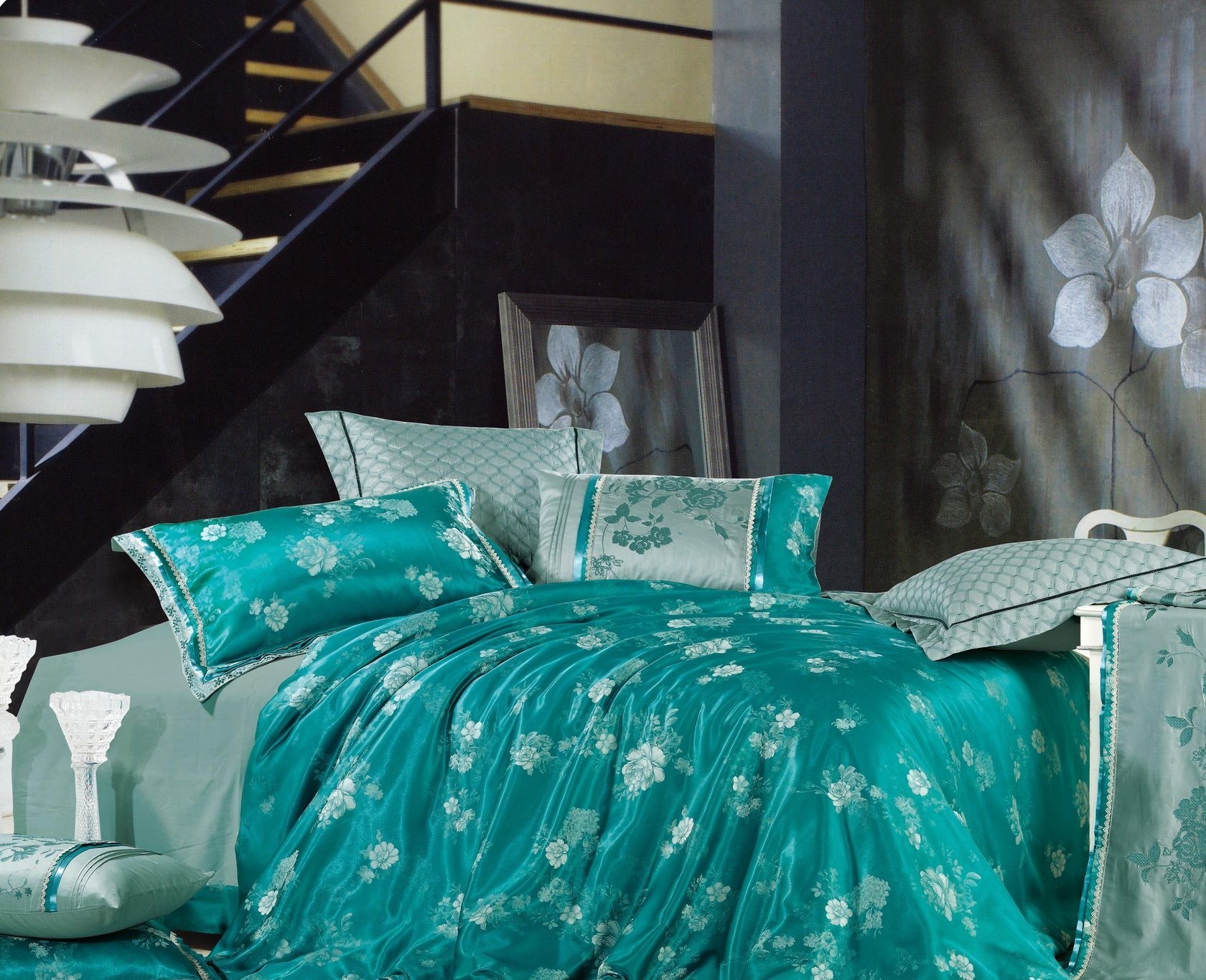 

Комплект постельного белья Dreamcat из жаккард-сатина Изумруд с серебряными цветами Полуторный изумрудный (наволочки 70х70)