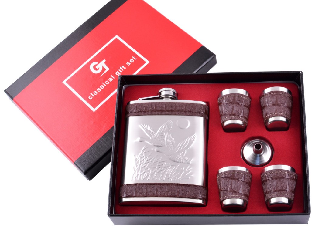 

Подарочный набор для мужчины с отчеканенной картинкой утки GT цвет серебристый