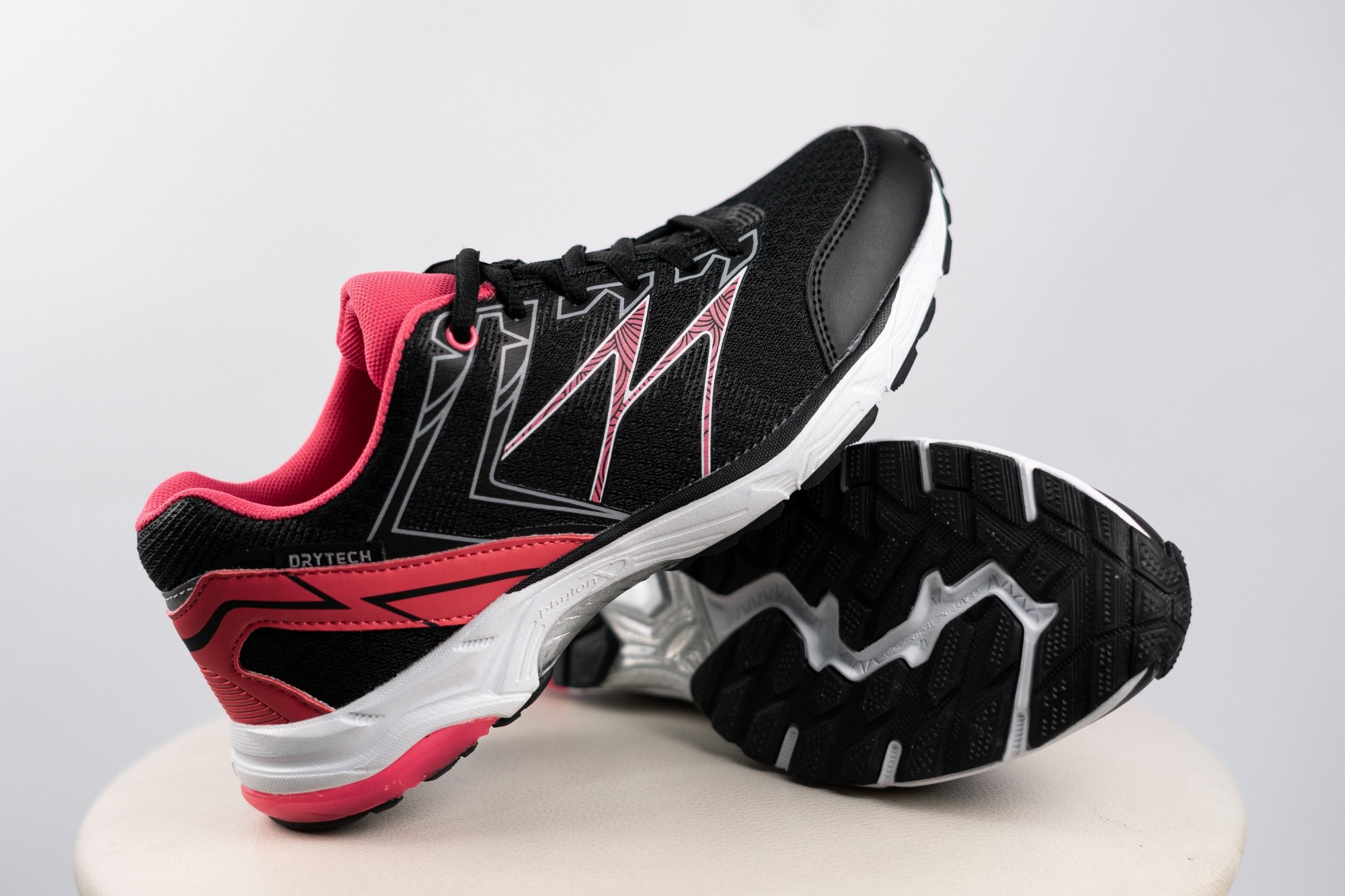 

Женские кроссовки Newletics Drytech 37 размер