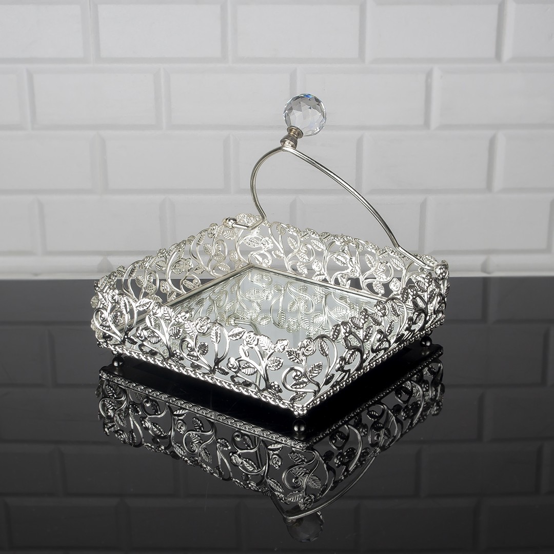 

Салфетница Zeyve 20х20х24 см в серебре