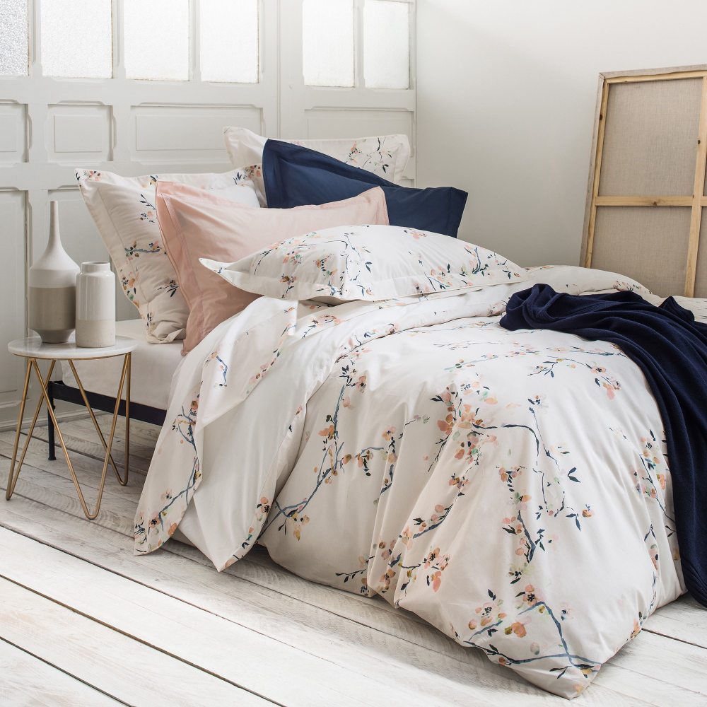 

Комплект постельного белья Nina Ricci Fleurs d'Aurore 240х220 см 50×70 см кремовый