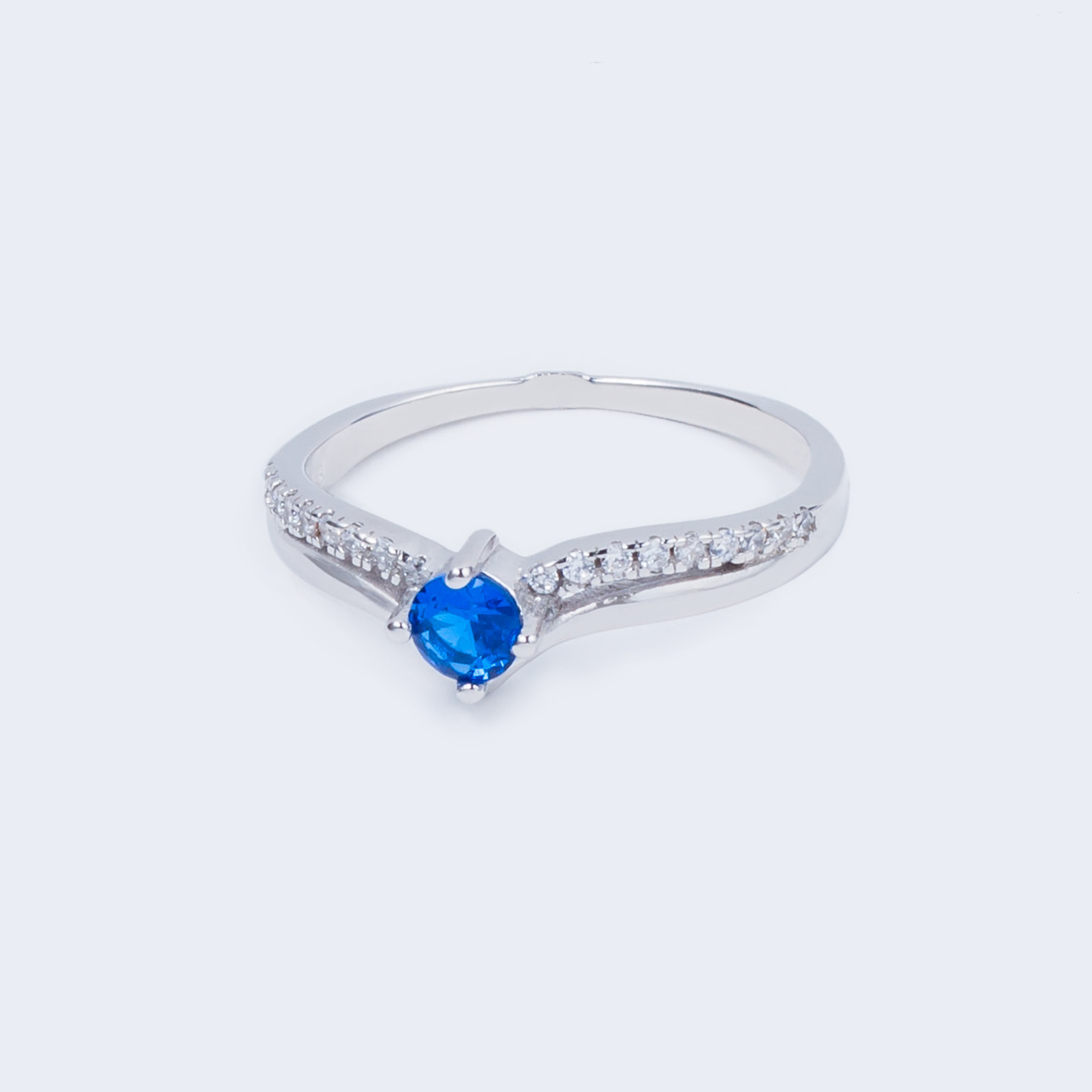 

Каблучка TOP Silver размер 18,0 2,18 г 510100с