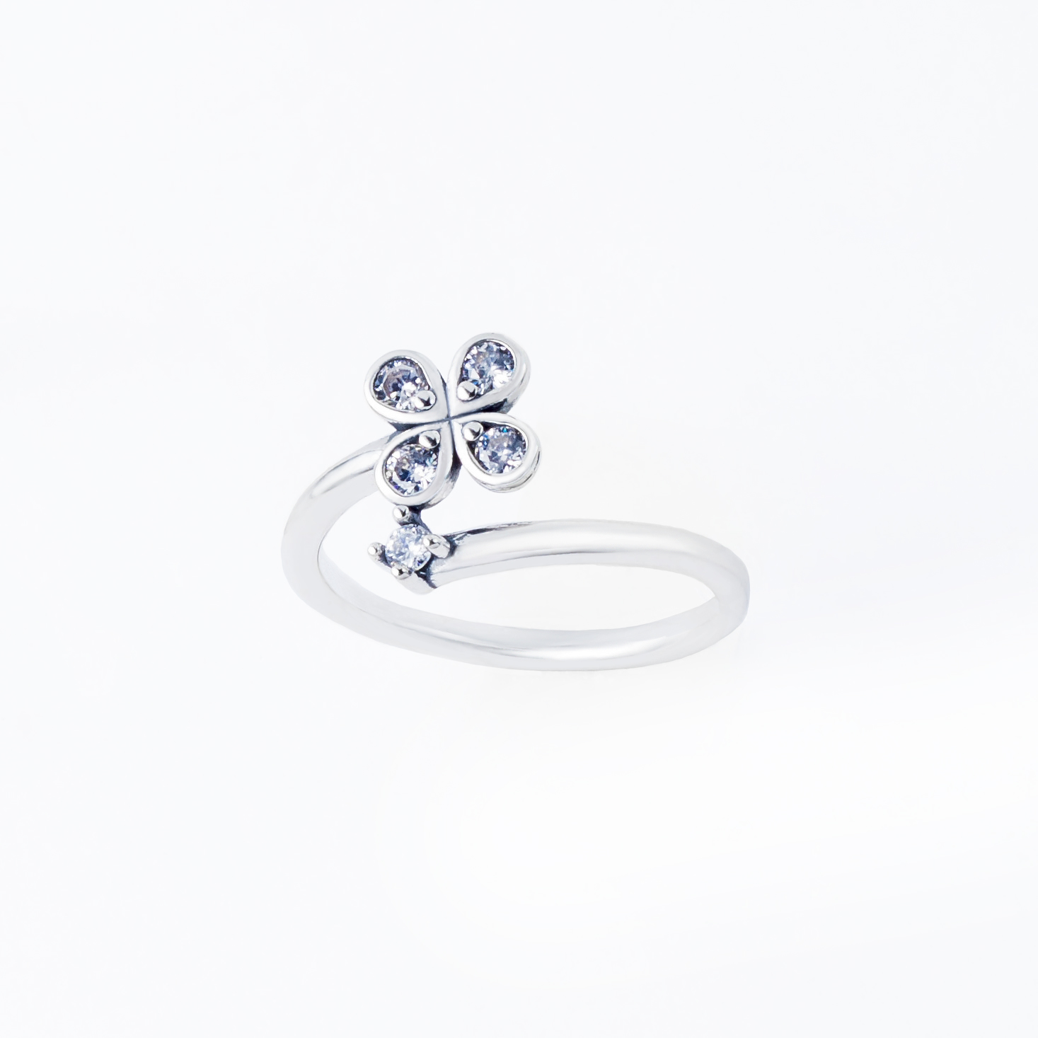 

Каблучка TOP Silver размер 17,5 2,70 г 510291б