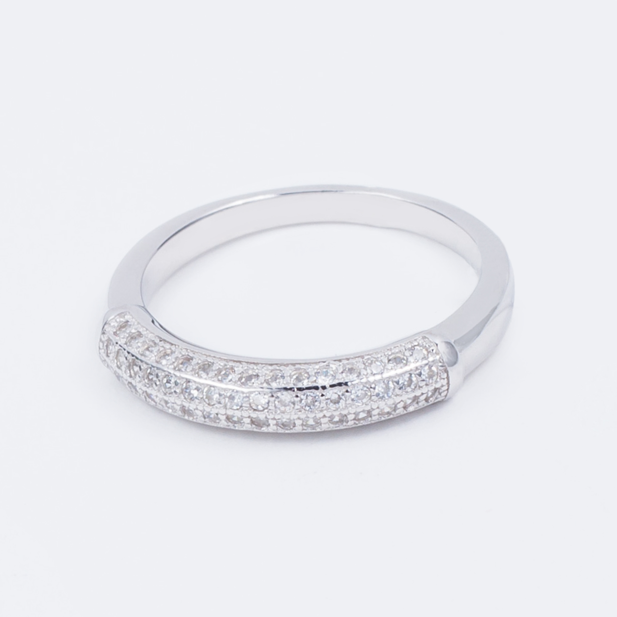 

Каблучка TOP Silver размер 17,0 2,45 г 9510030б