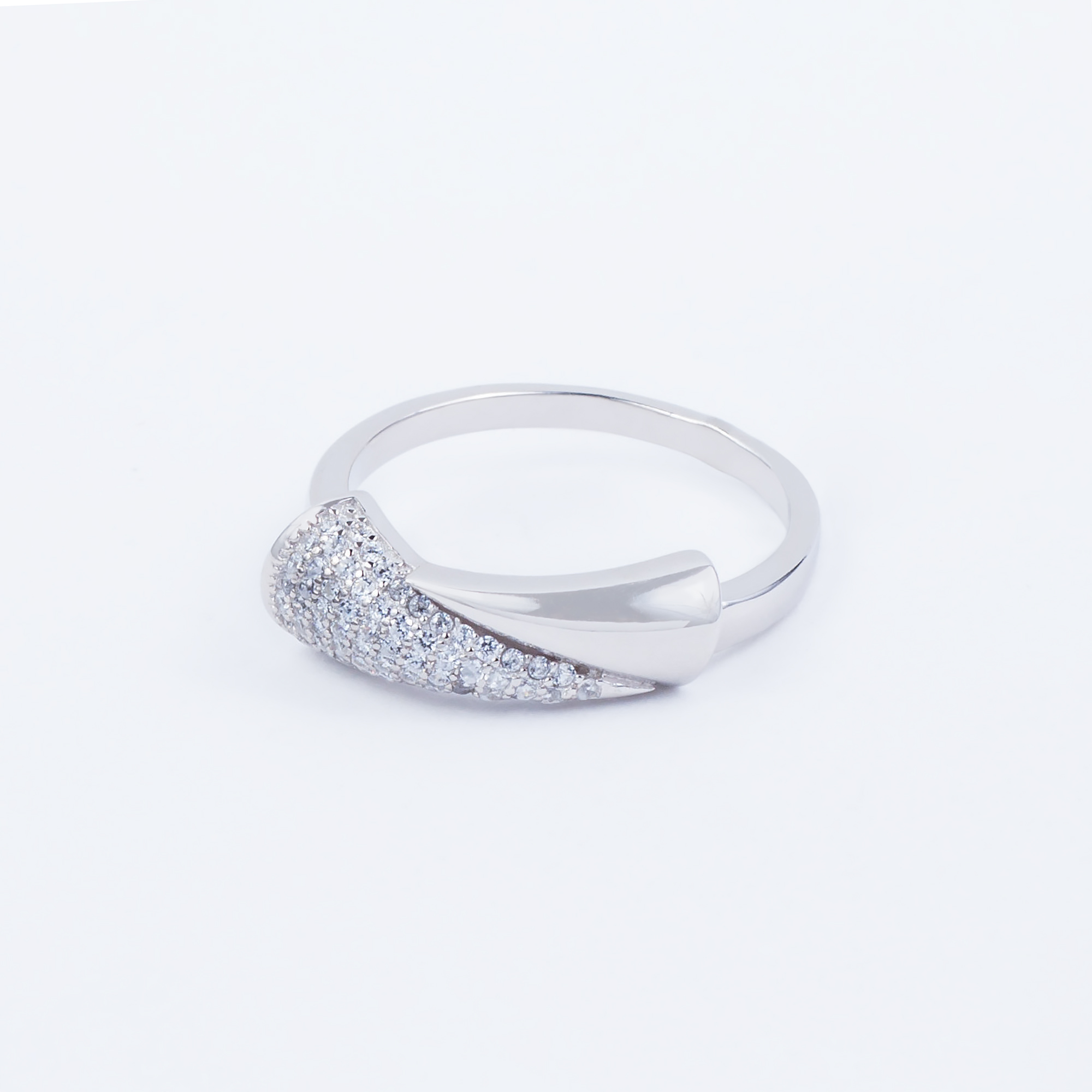 

Каблучка TOP Silver розмір 16,5 2,82 г