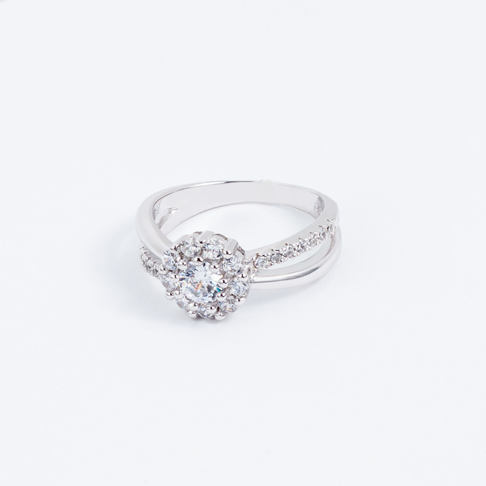 

Каблучка TOP Silver размер 17,5 3,80 г 9510152б