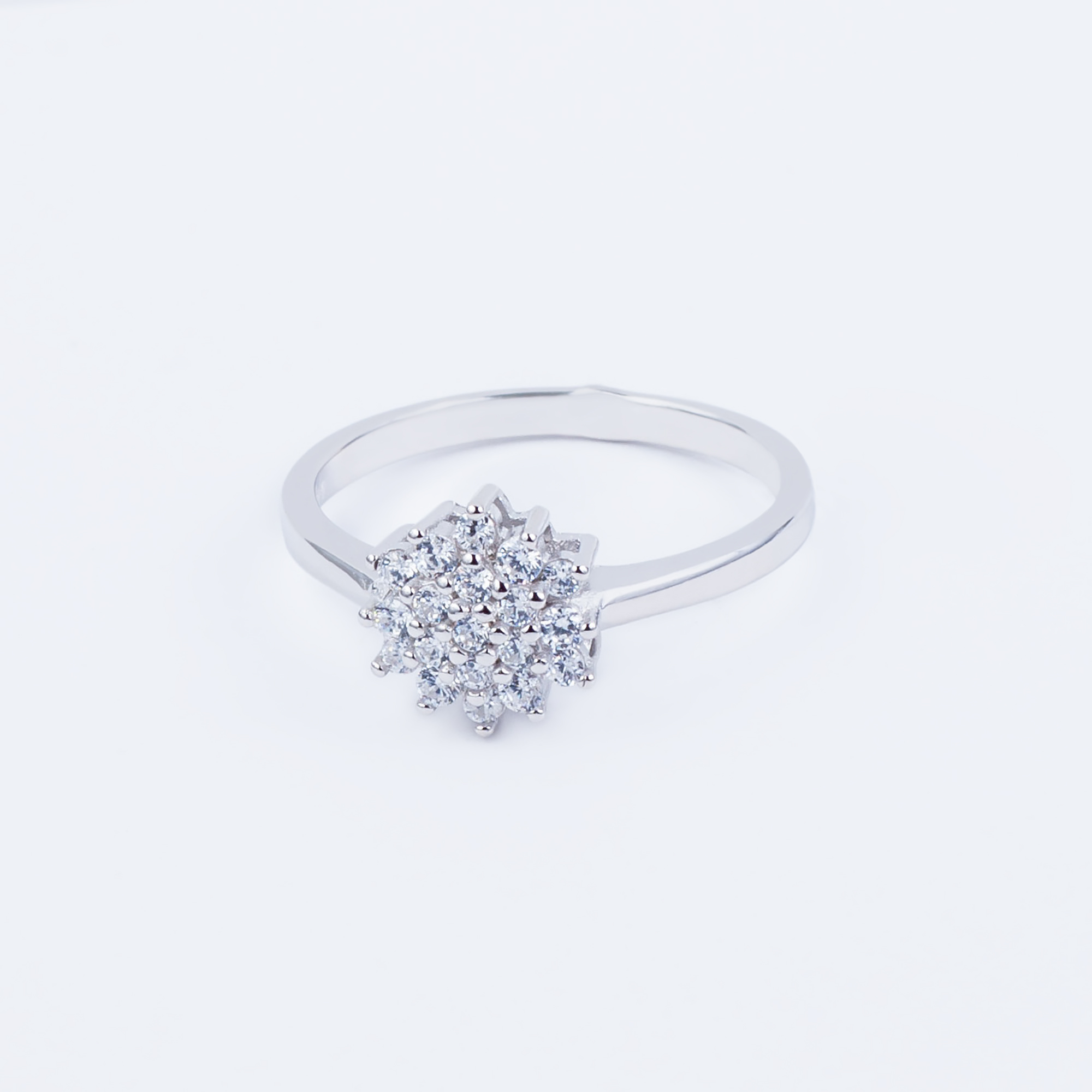 

Каблучка TOP Silver размер 16,0 2,22 г 9510097б