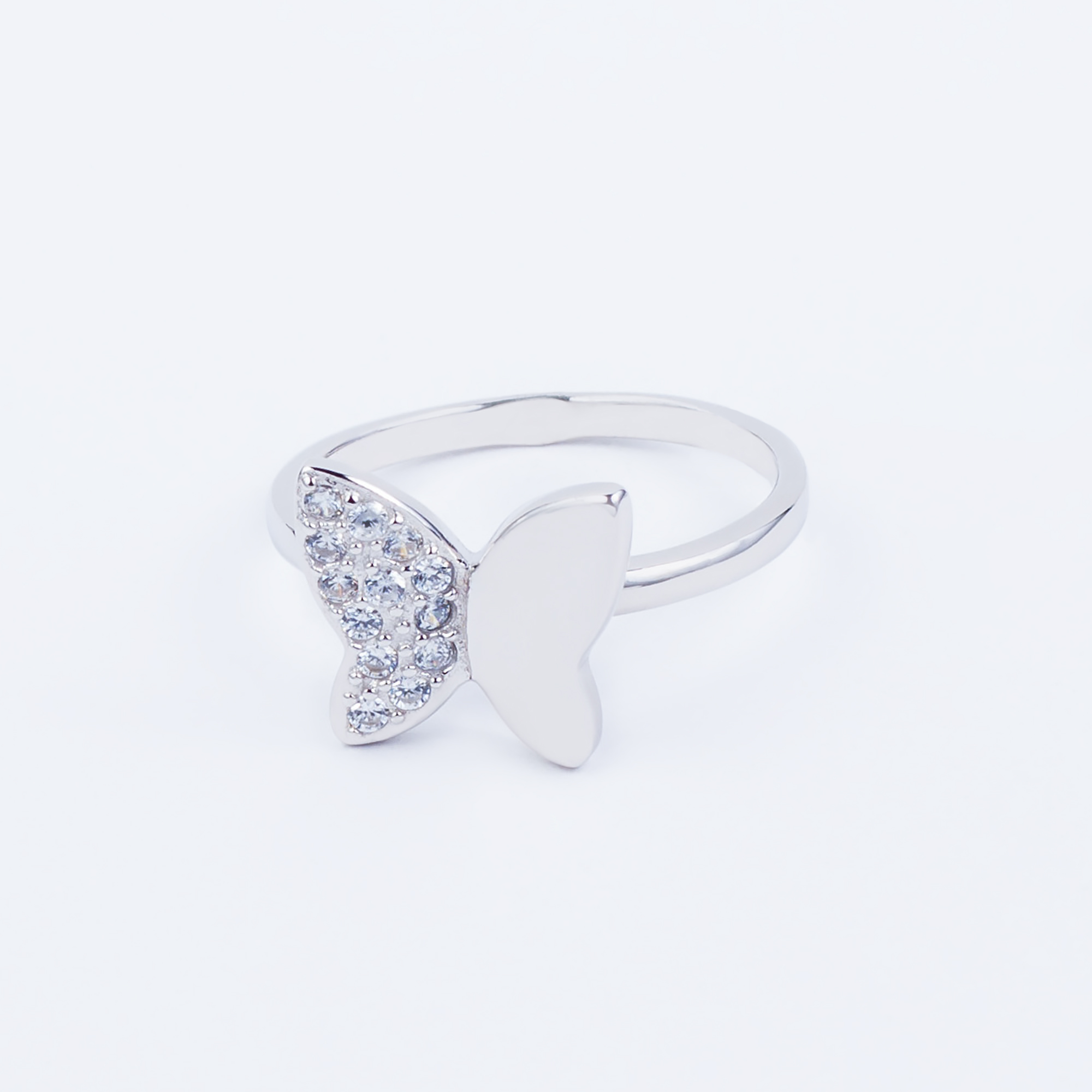 

Каблучка TOP Silver размер 16,5 2,60 г 9510110б