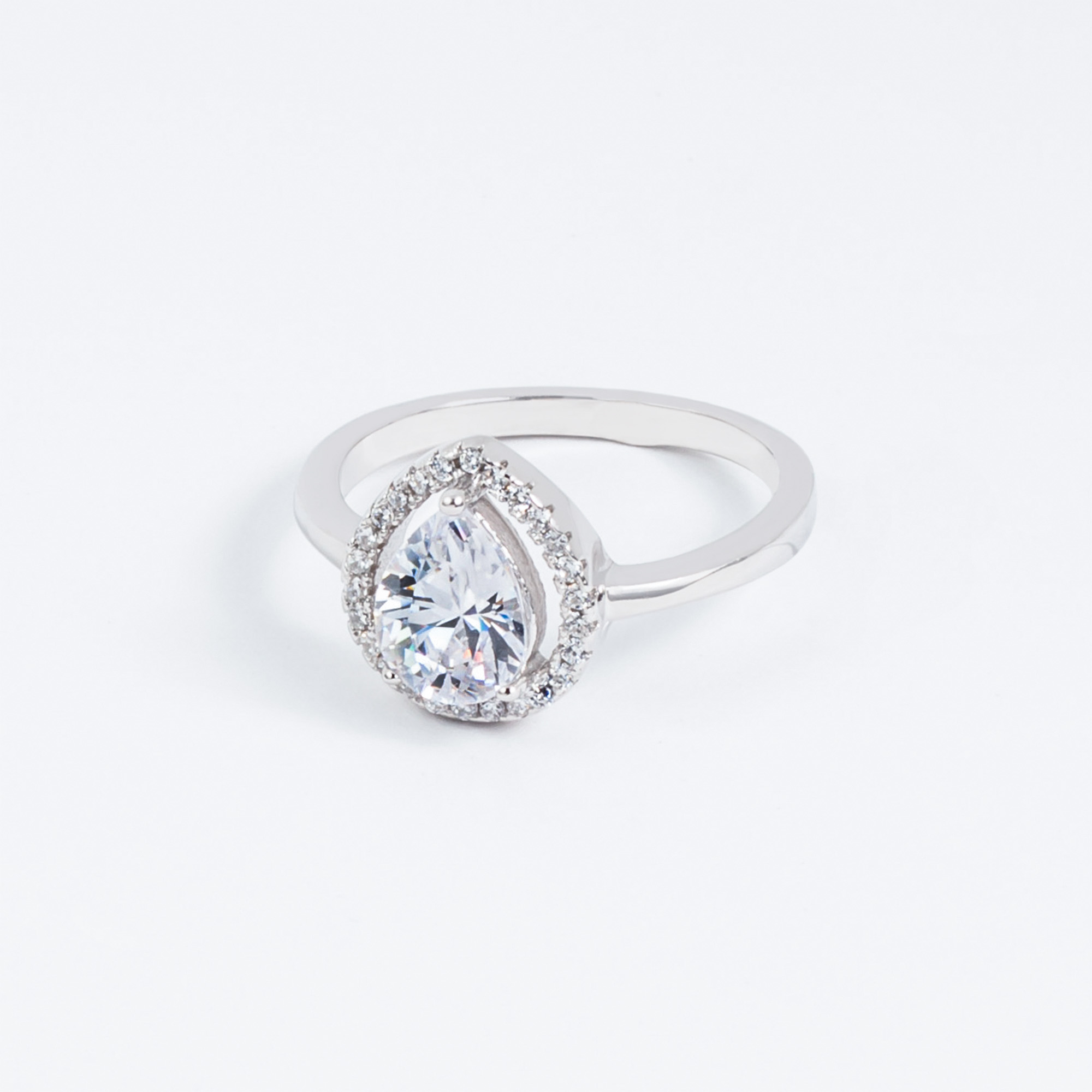

Каблучка TOP Silver размер 19,0 3,05 г 9510154б