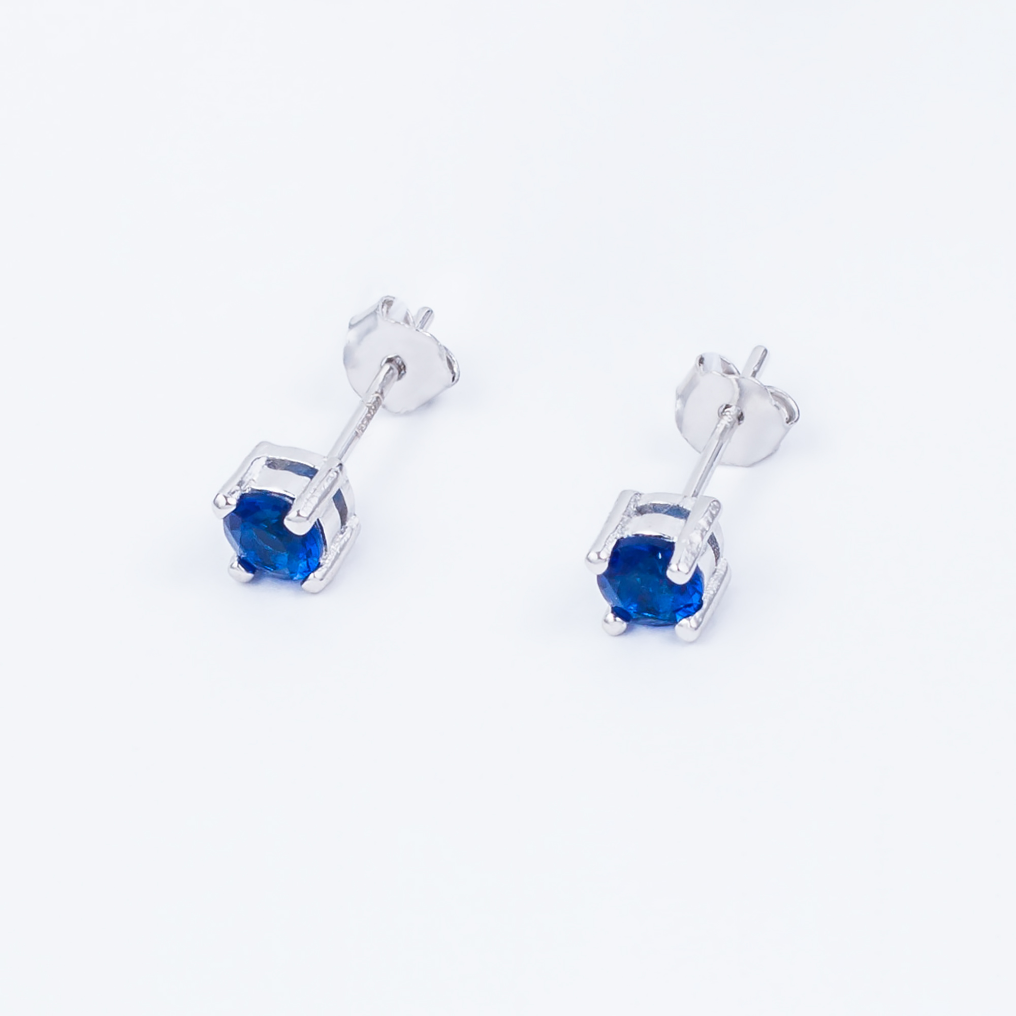 

Сережки TOP Silver 0,70 г 520134с