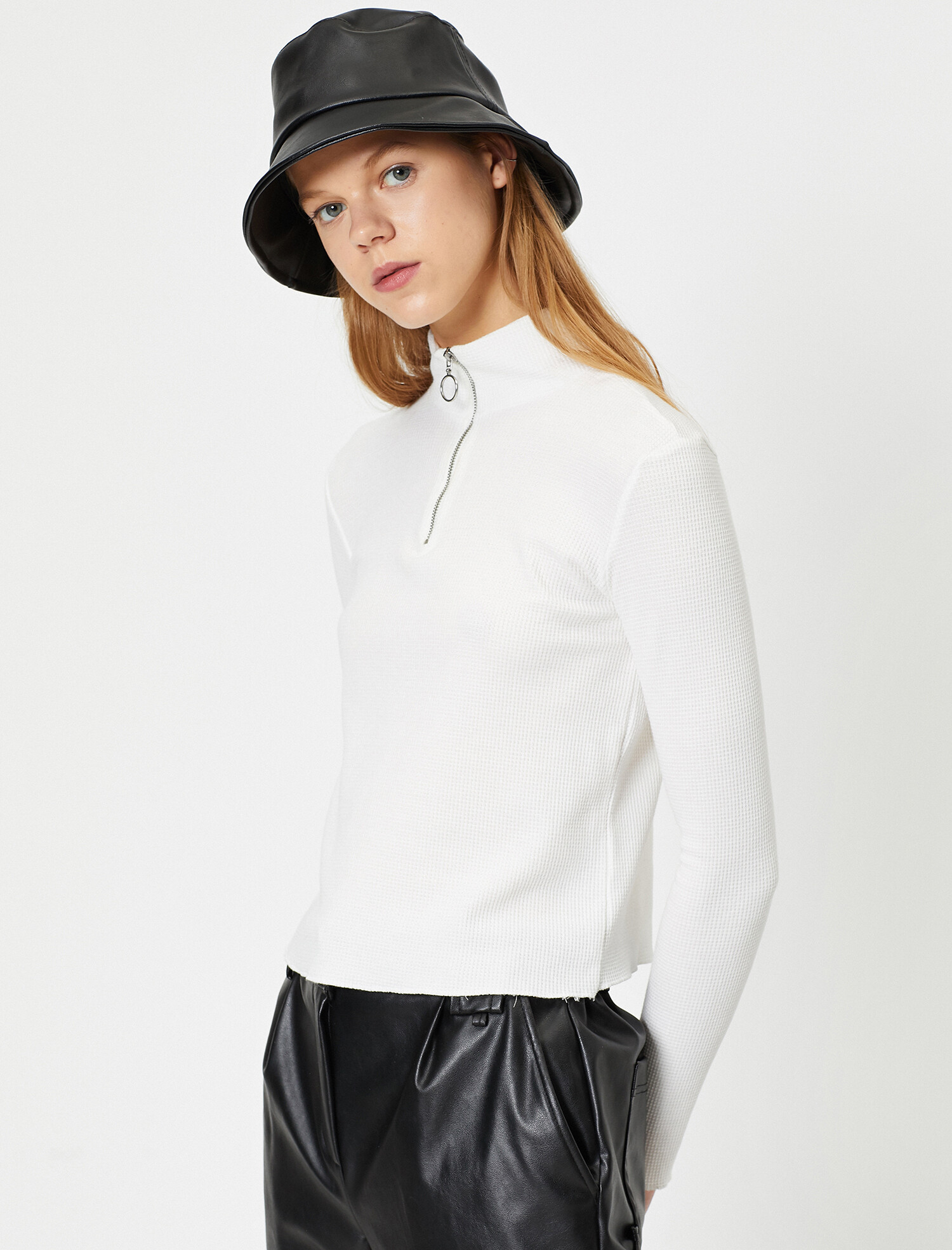 

Футболка Koton 0KAL18132IK-001 S Off White