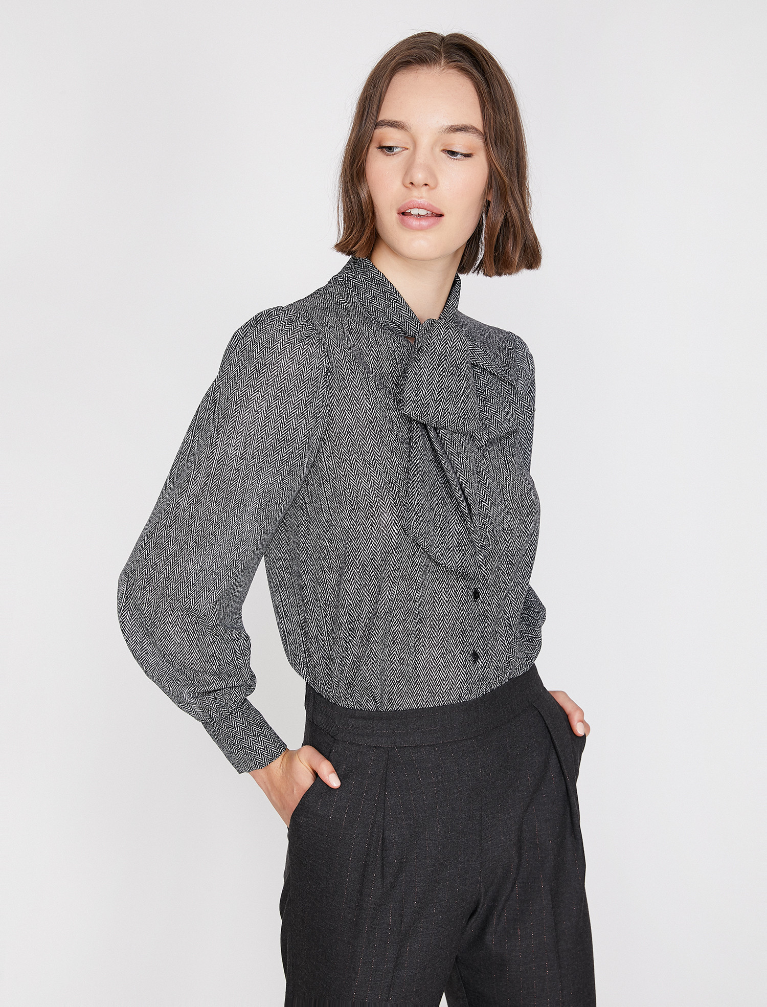 

Блузка Koton 0KAK68115PW-20E 44 Black Design