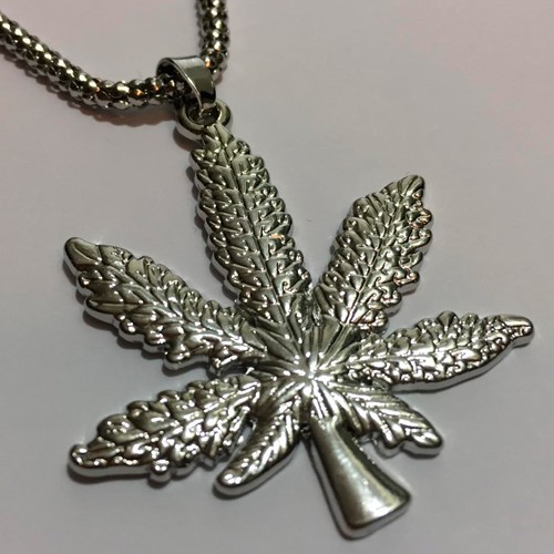 

Подвеска на шею Anex Leaf Pendant в подарочной упаковке