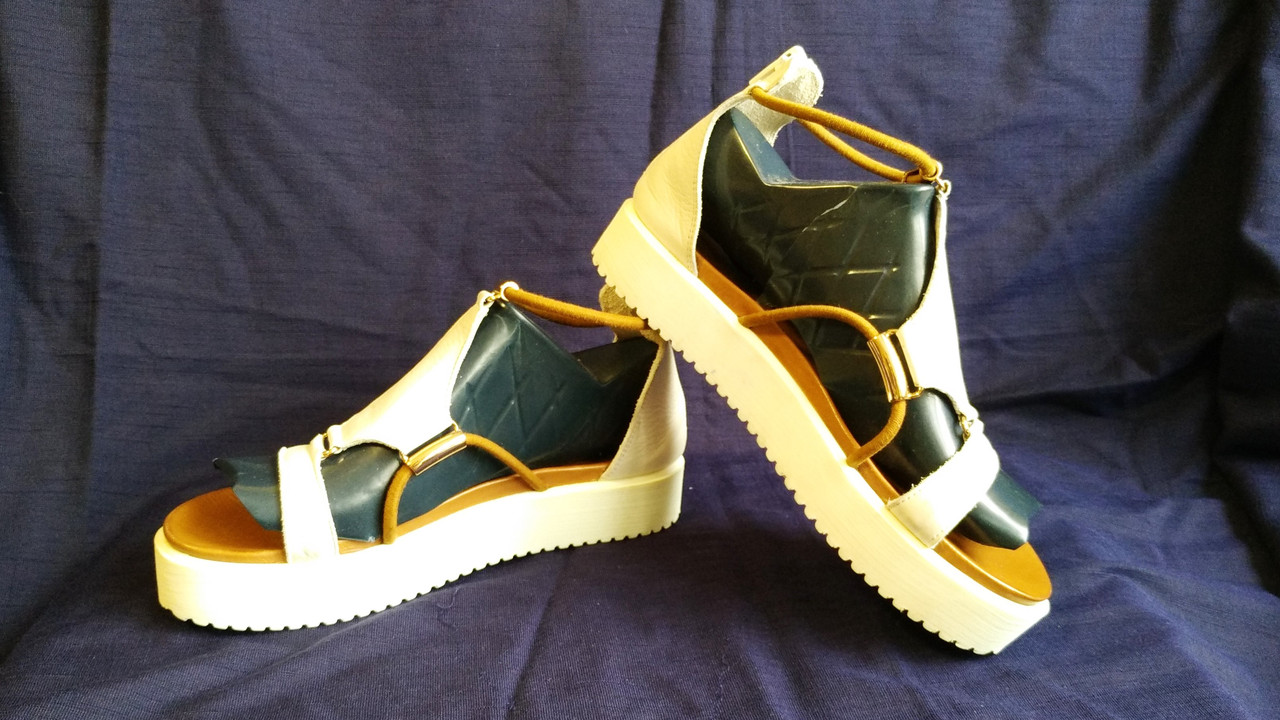 

Босоножки Moda in Pelle 38,5-39р белые 20-00098