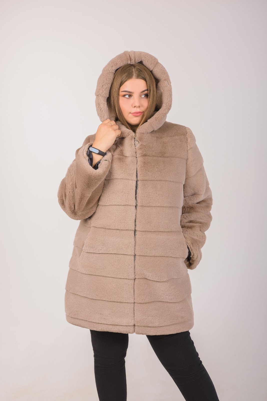 

Fashions • Шуба Jane Fashions 54 бежевый (№037К-бр)