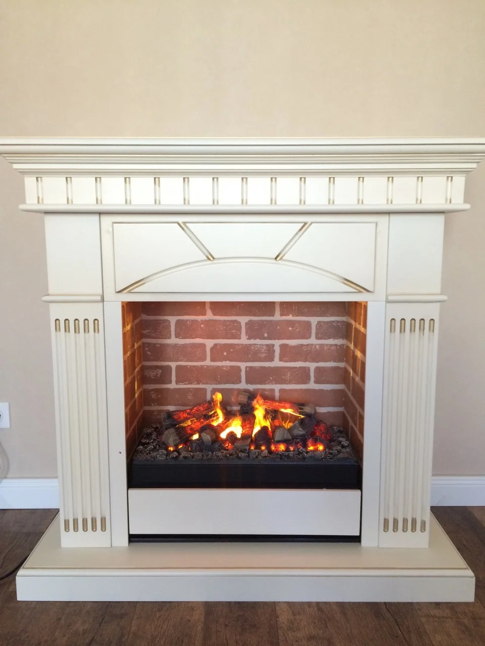 

Электрокамин с порталом в современном стиле из МДФ Fireplace Исландия эффектом сгорания дров и пламени