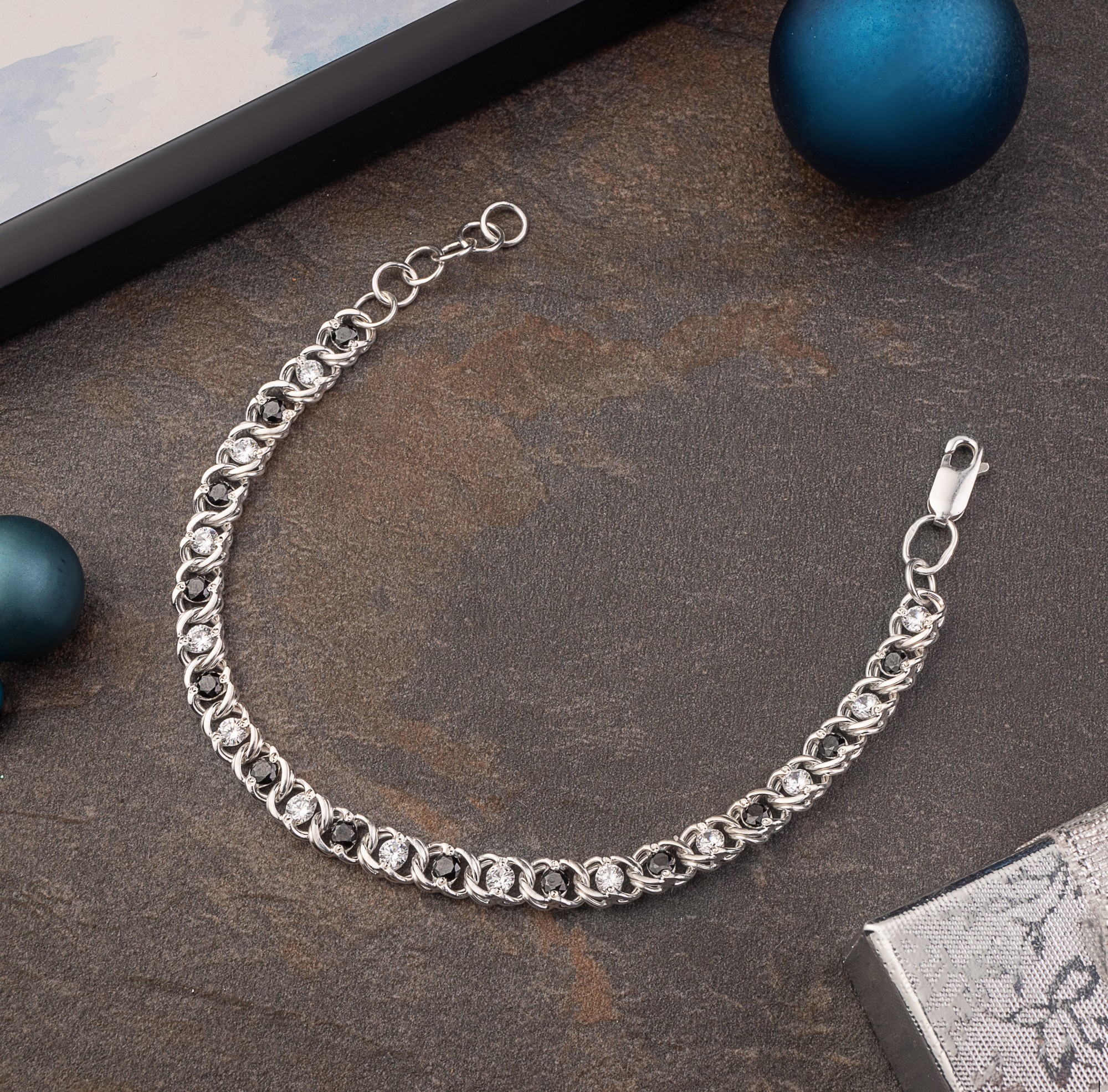 

Серебряный браслет Арабский бисмарк с камнями 16,5-18,5 см 8,0 грамм арт 204/2 ч/б