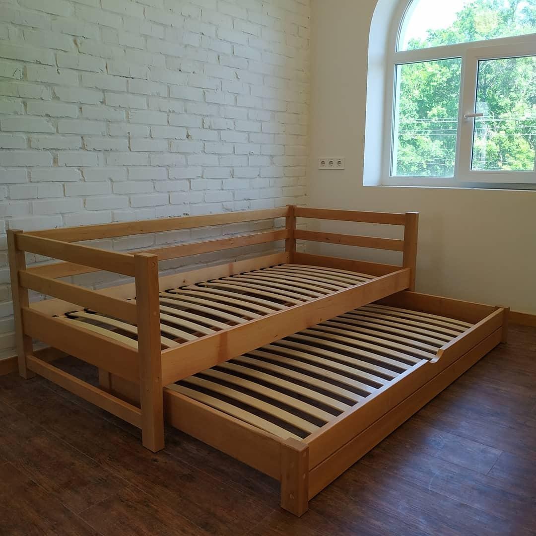 

Кровать односпальная тахта RainbowDream Лентори 80х190 см массив ольхи в лаке, с выкатным спальным местом