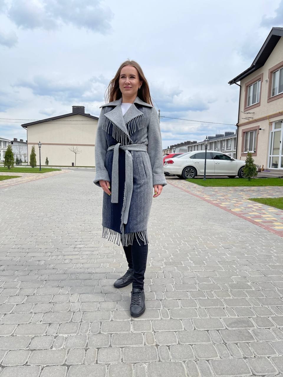

Женское пальто на поясе с бахромой Albanto 4512W S Серое