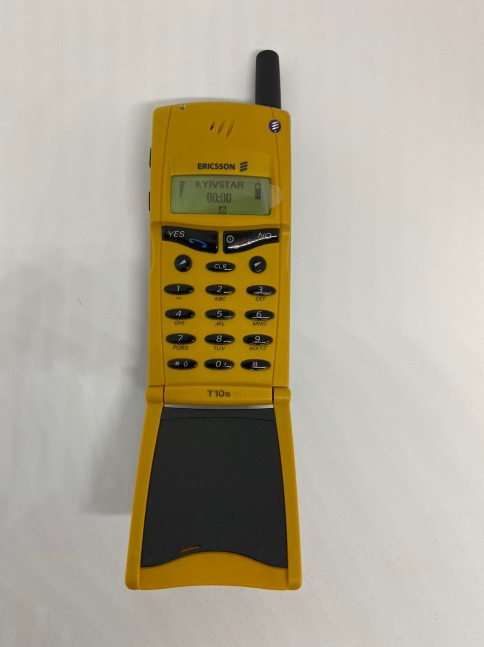 

Мобильный телефон Ericsson t10s Yellow Без батареи