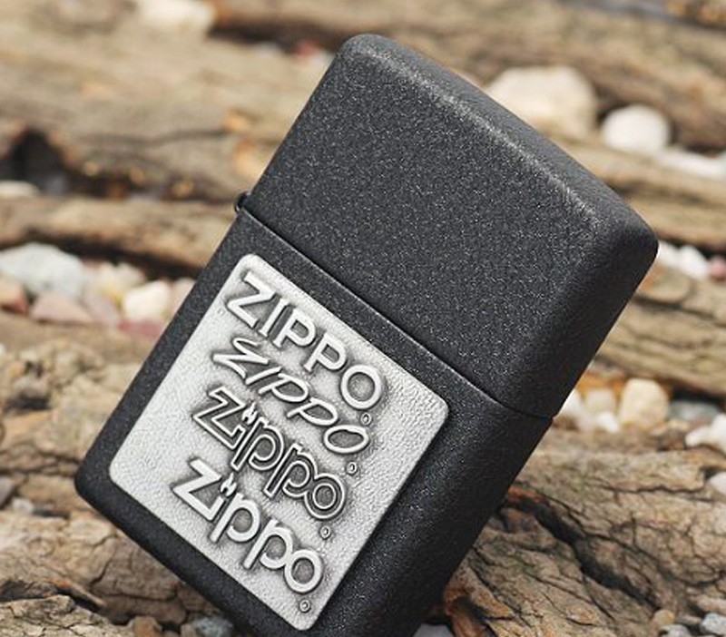 

Зажигалка Zippo PEWTER EMBLEM BLACK CRACKLE (363)