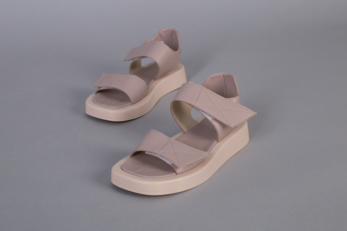 

Босоніжки жіночі шкіряні на липучці LuxuryShoes 6748-1/36 Бежеві