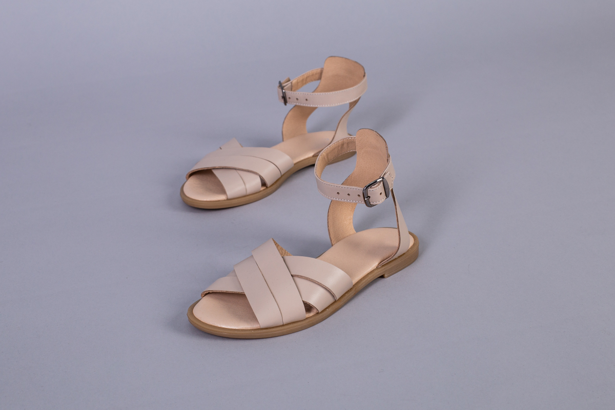 

Босоніжки шкіряні на низькому ходу LuxuryShoes 8132-1/37 (24 см) Бежевий