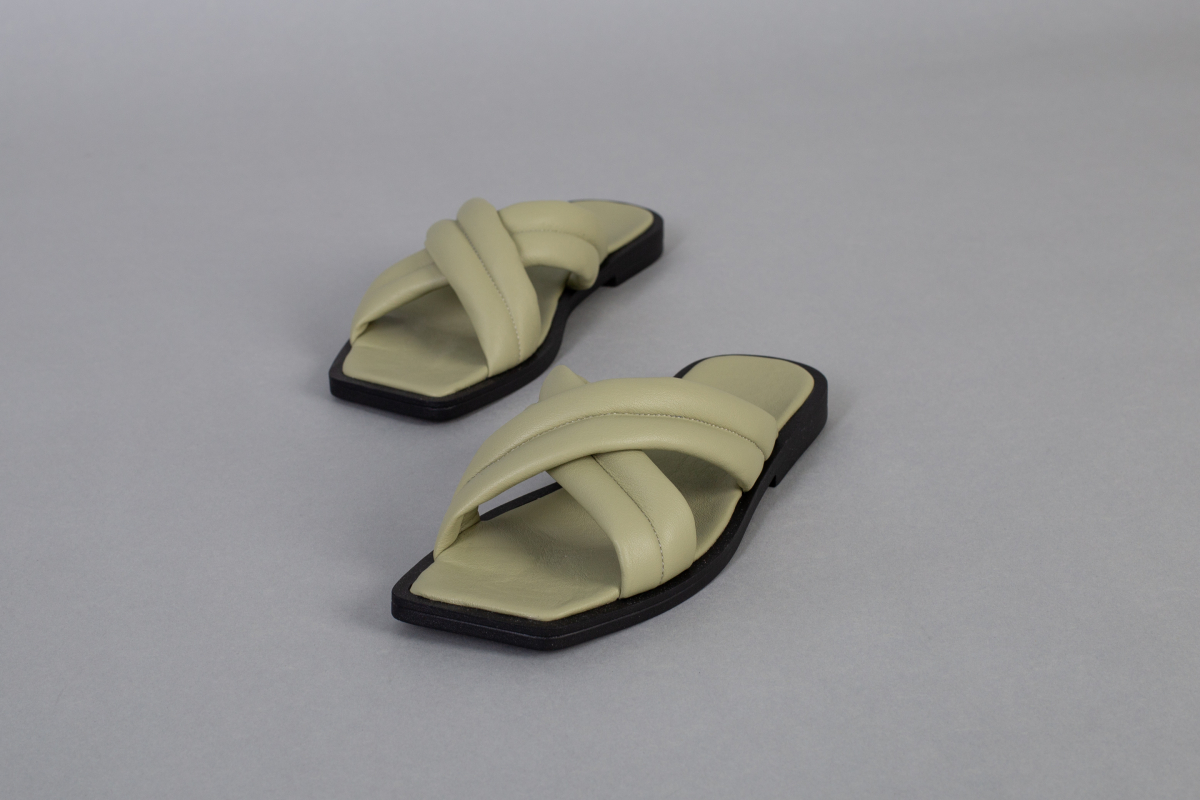 

Шльопанці жіночі шкіряні LuxuryShoes 6743-1/36 (23,5 см) Хакі