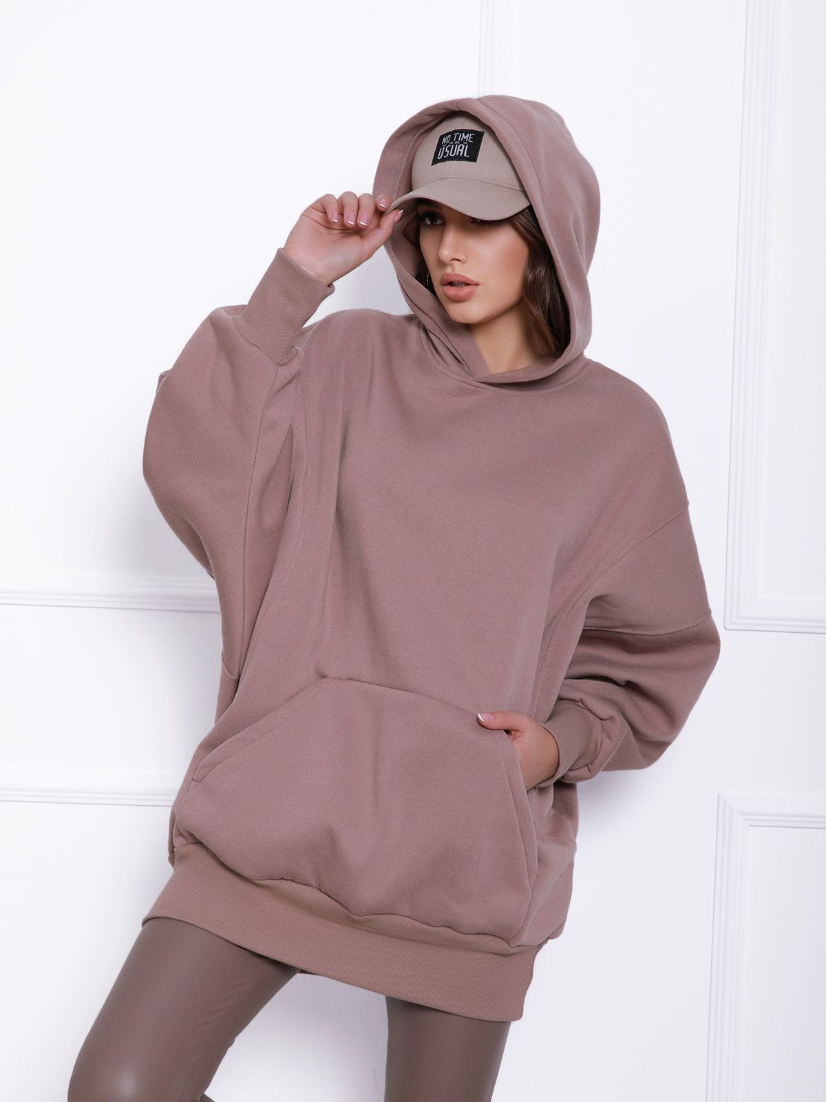

Худи ISSA PLUS 12356 L Бежевое