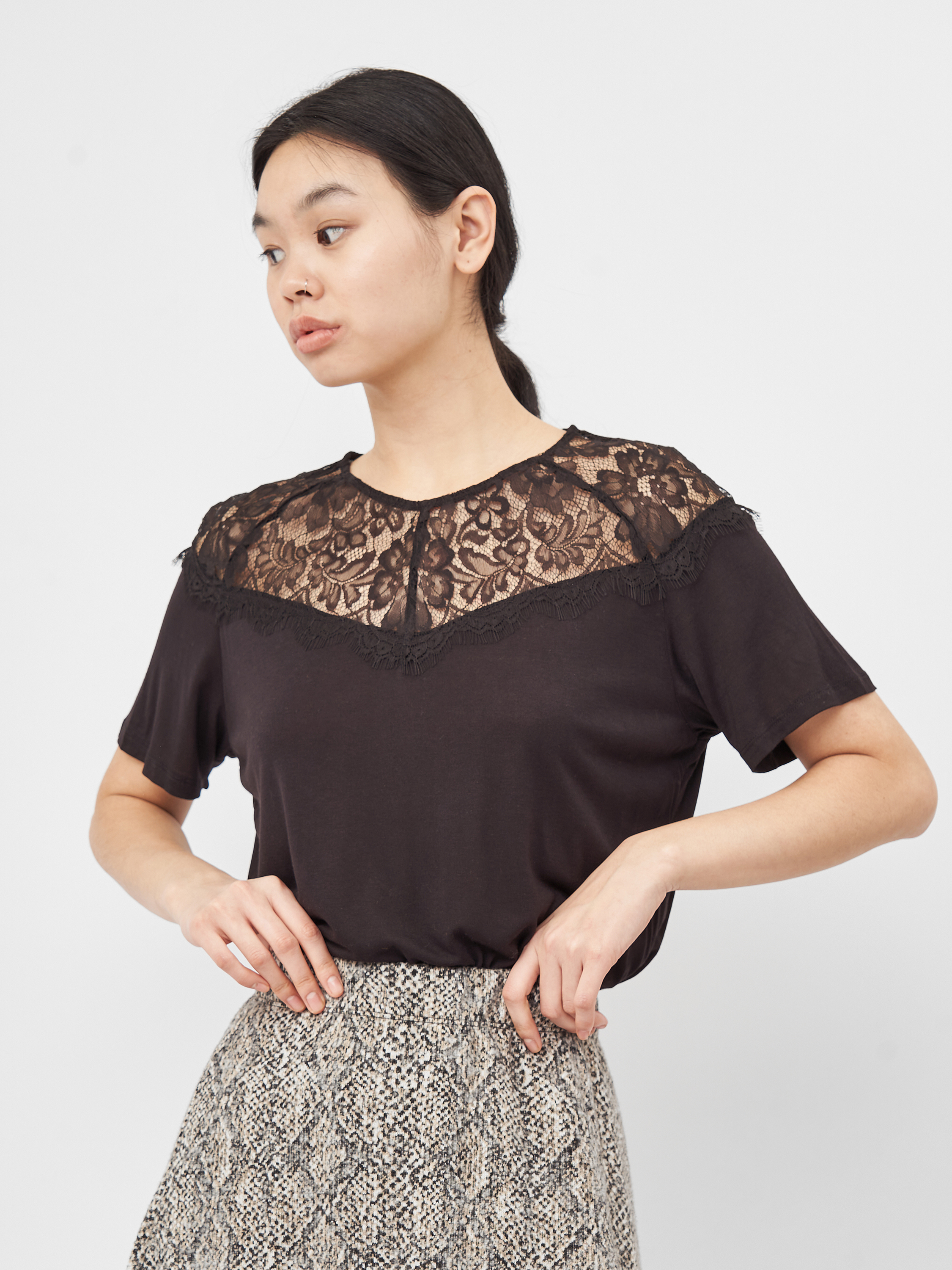 

Футболка H&M KK6393447 M Черная