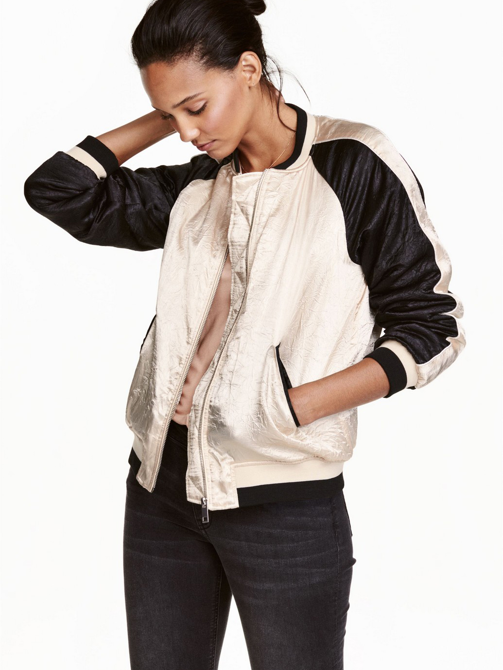 

Бомбер H&M 0421657_черн.встав  Бежевый, Бомбер H&M 0421657_черн.встав 36 Бежевый