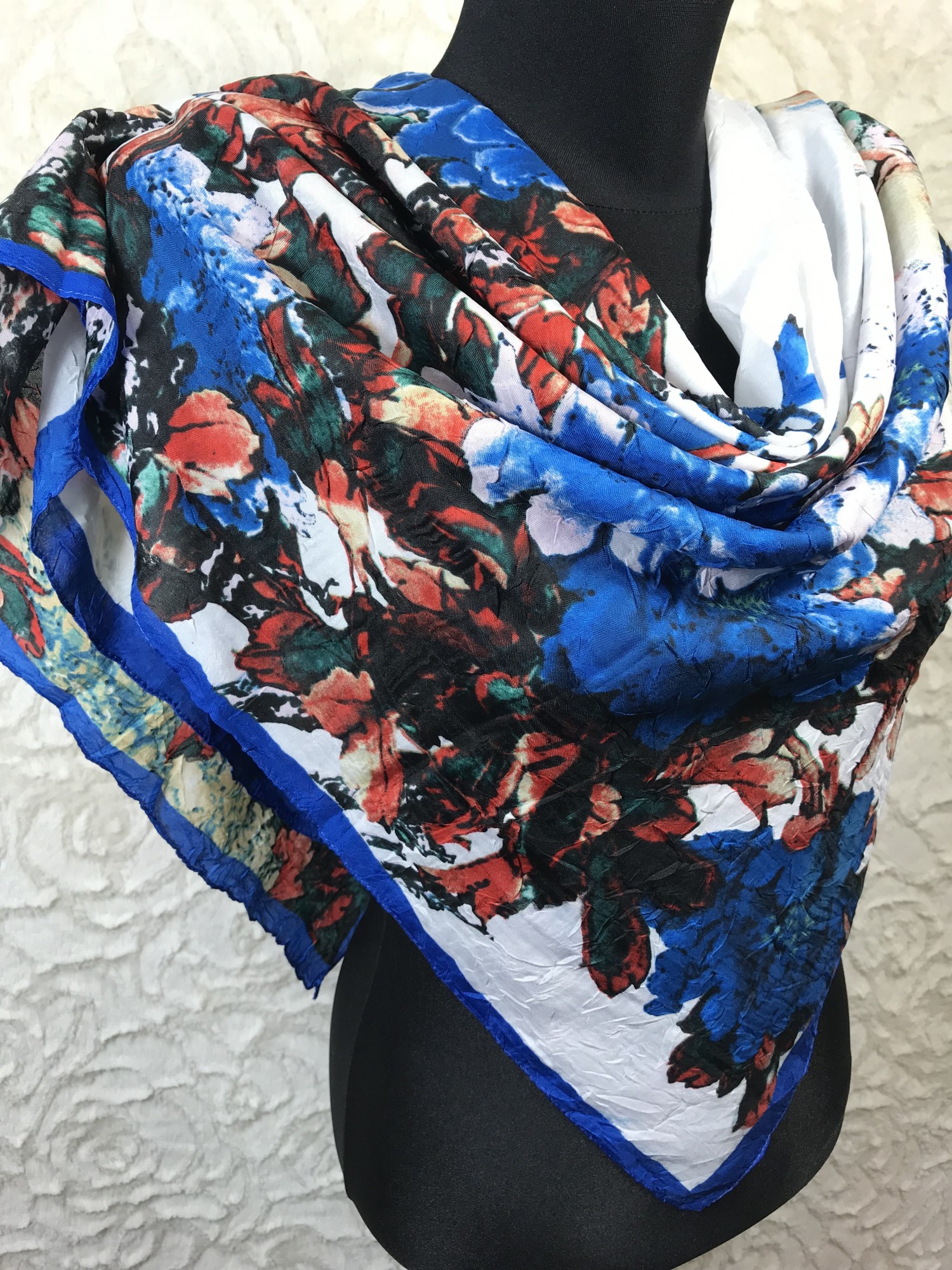

Платок ASHMA 100х100 см женский голубой с цветочным рисунком