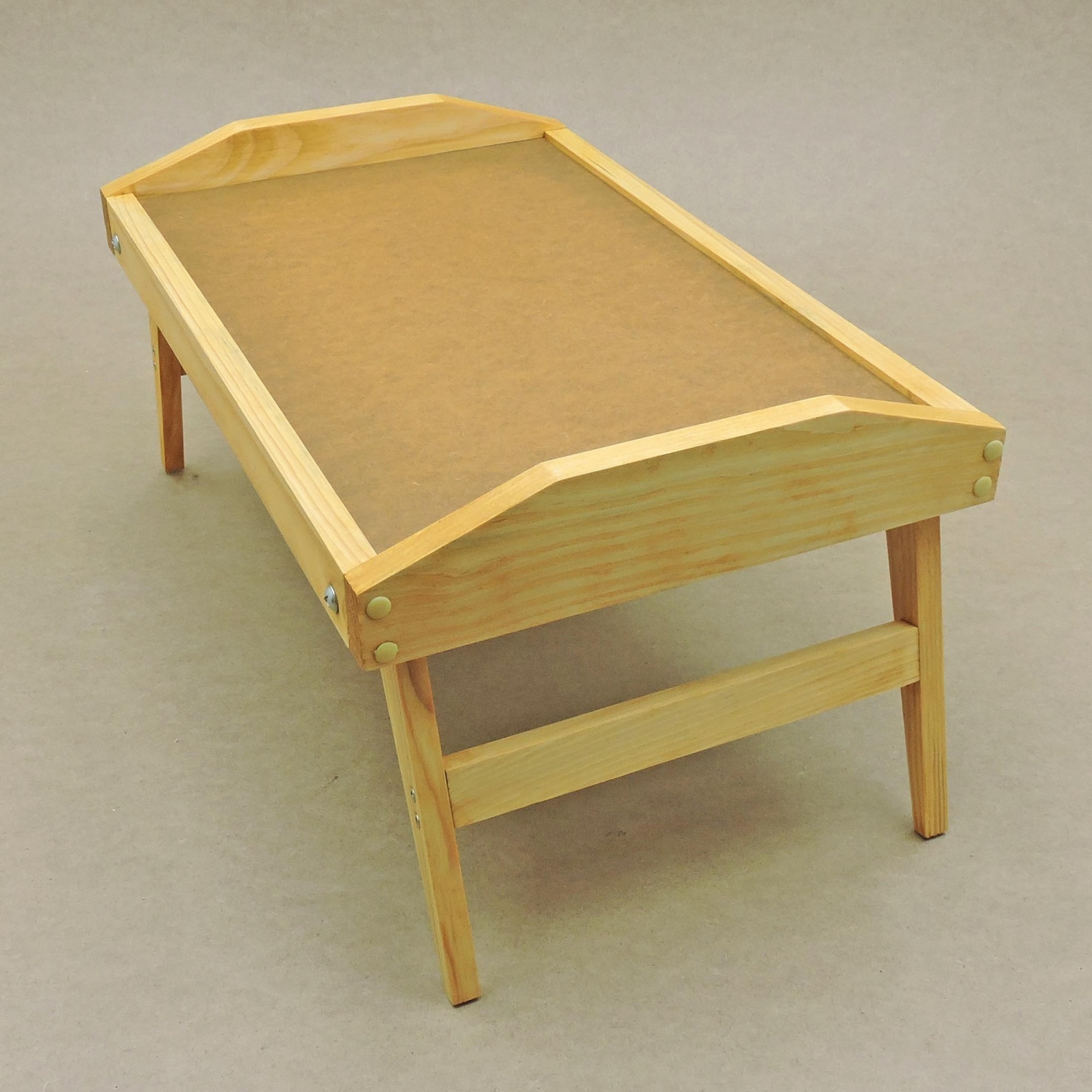 

Прикроватный столик-поднос из натурального дерева IZD Колорадо 55х36х21 см Карри СТП-001603