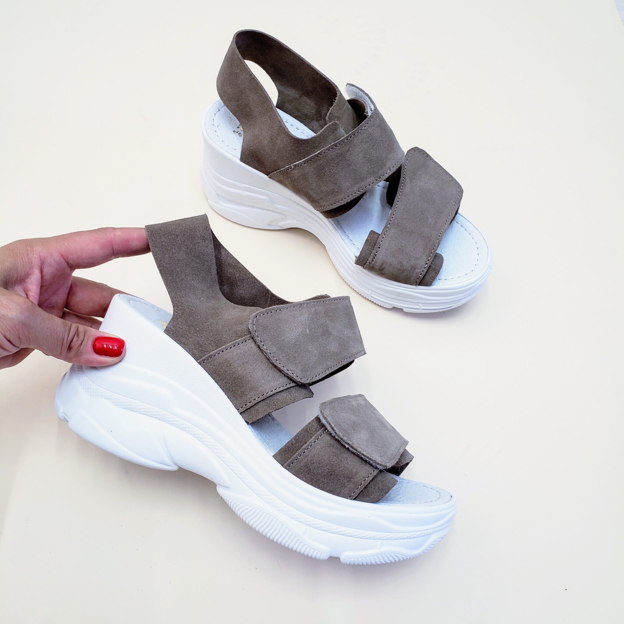 

Бежевые замшевые босоножки COMFORT 37-23,5см (4111 - 21663)