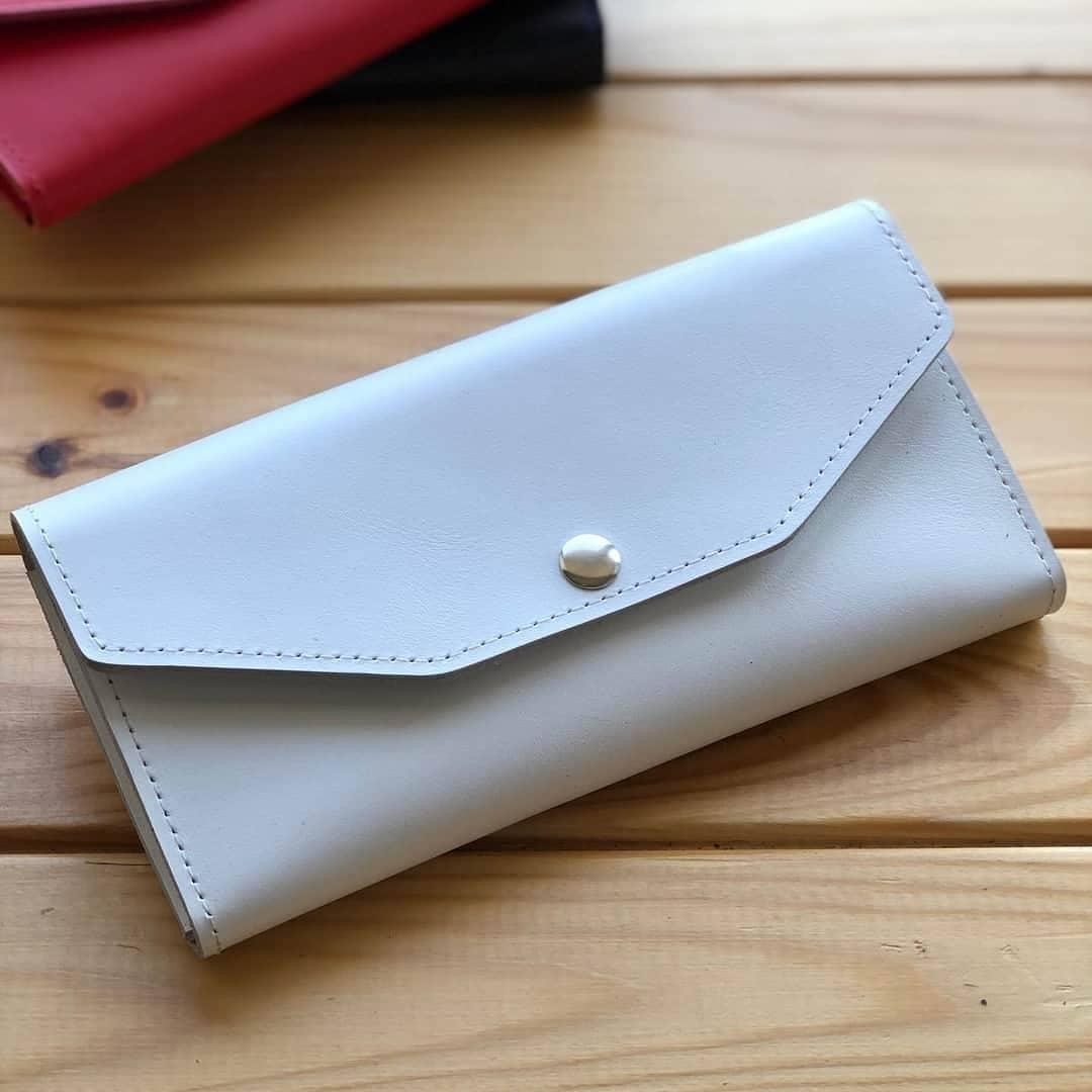 

Кошелек кожаный Fresh на кнопке Hand Made белый 20*10