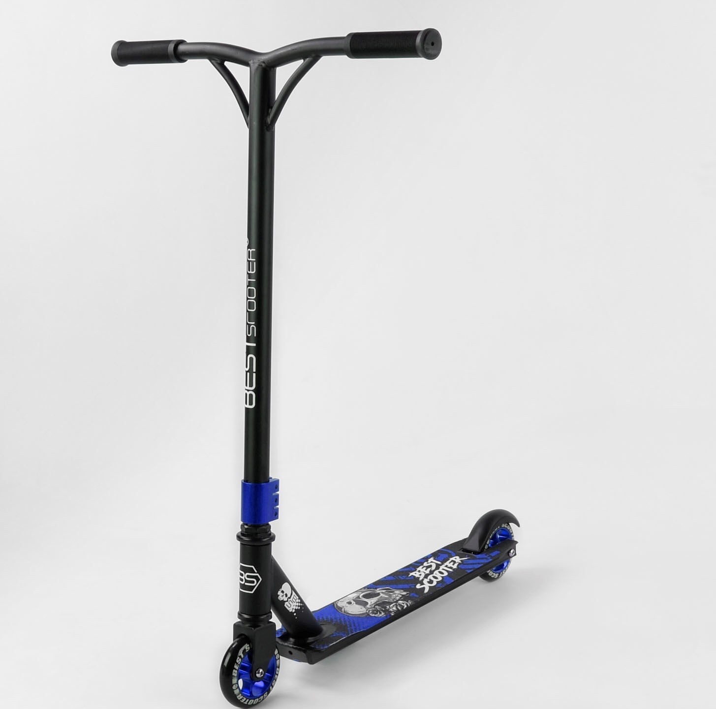 

Самокат трюковый 67531 Best Scooter алюминиевый диск и дека черный с синим