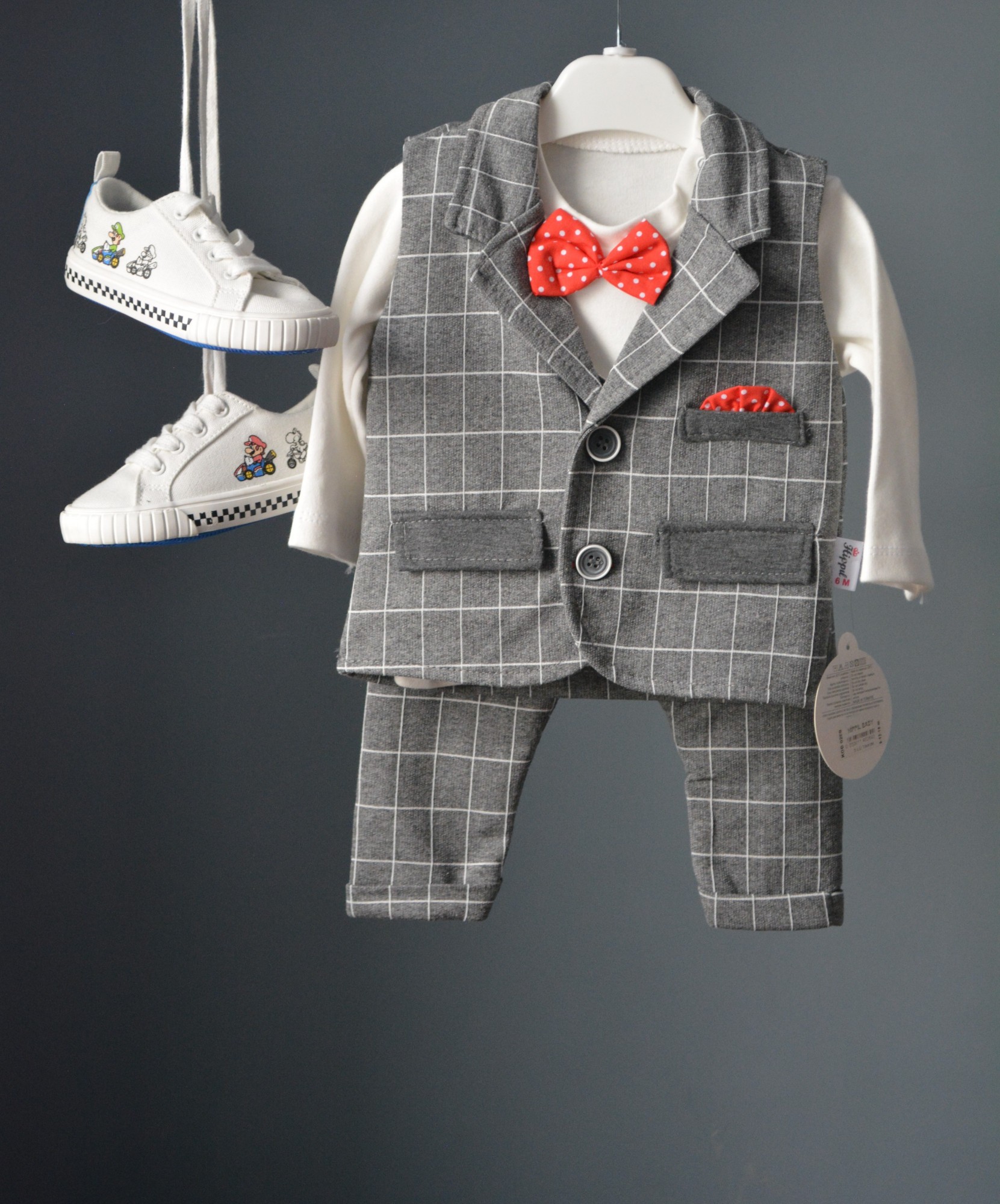 

Нарядный костюм для Мальчика (жилетка + рубашка + бабочка + штаны) 016 (68см) - 6 м Серый