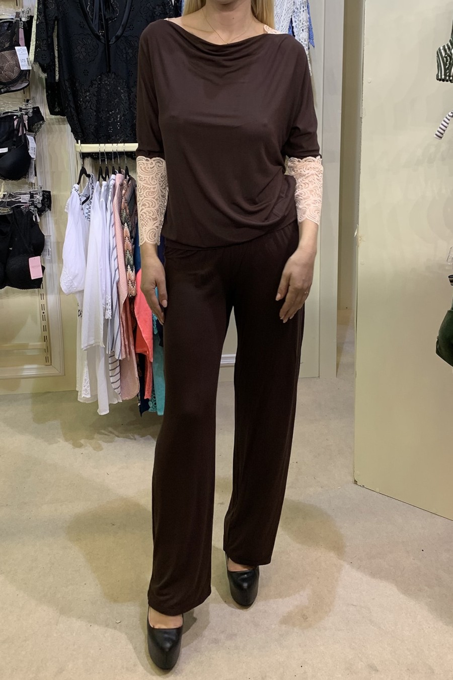 

Комплект: джемпер и брюки Effetto () Альпийский шоколад, Комплект: джемпер и брюки Effetto 48(XL) Альпийский шоколад