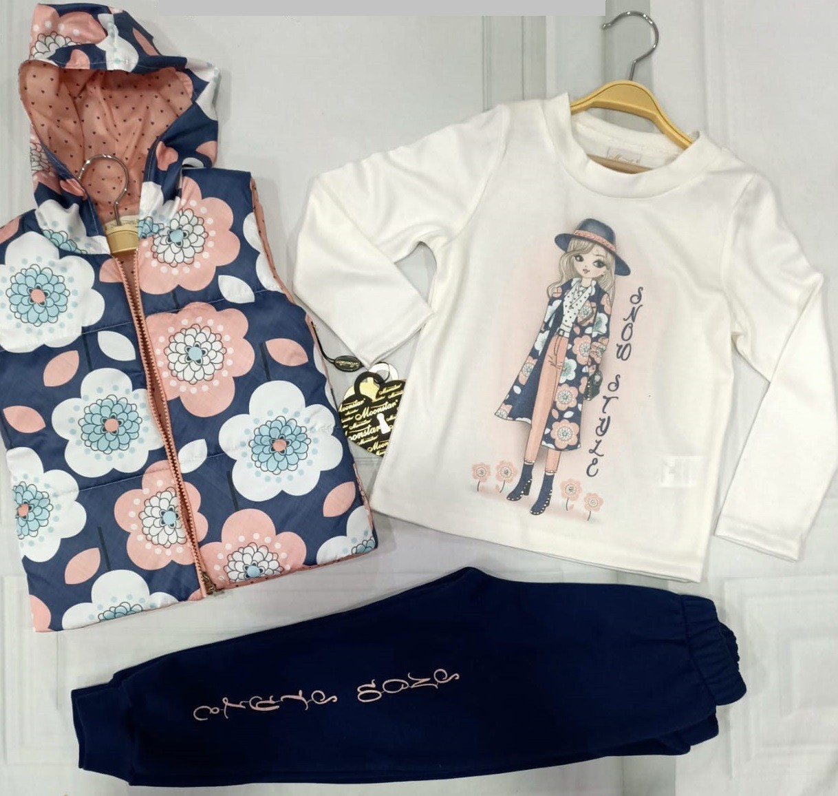 

Комплект (утепленный жилет с капюшоном + реглан + брючки) MOONSTAR VEST BLUE 122 см