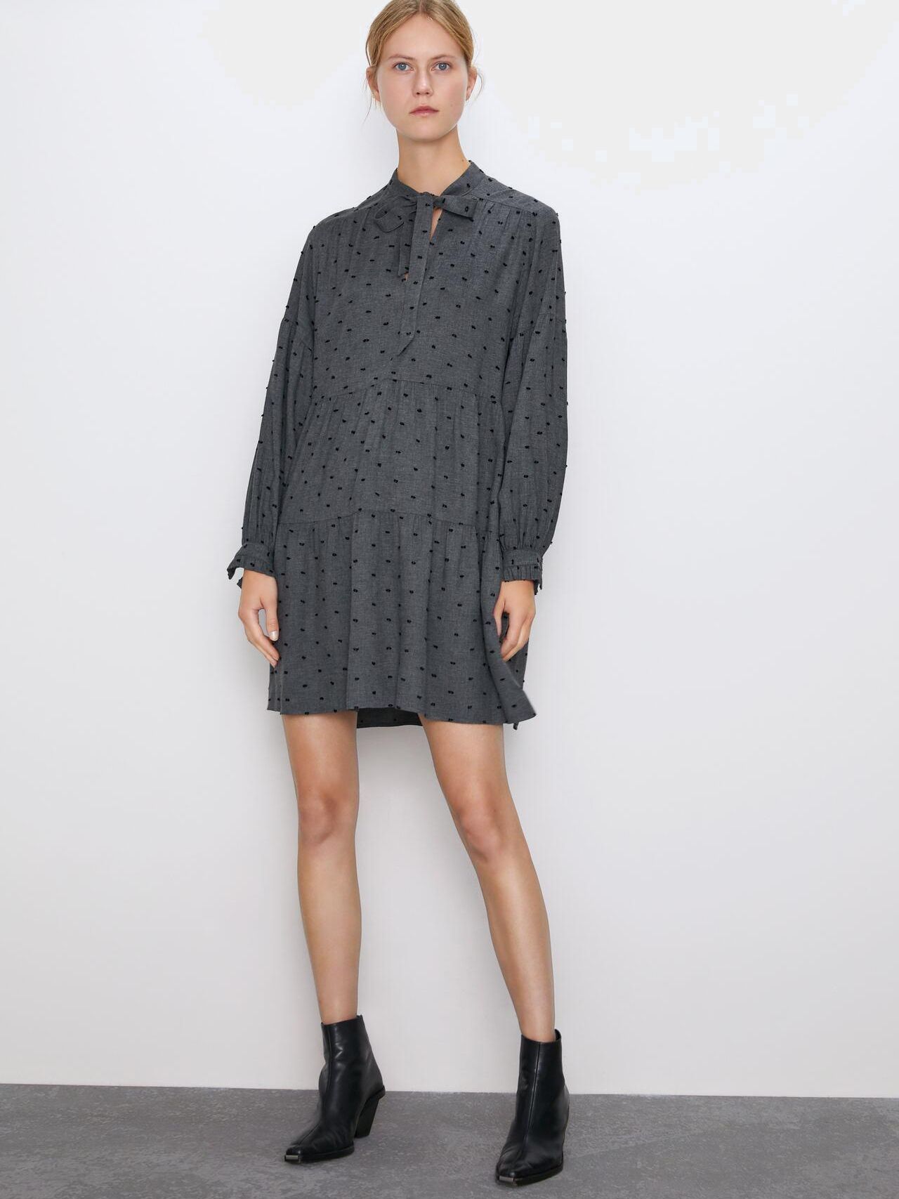 

Платье Zara 8396/639/922-AAZF XS Серое с черным