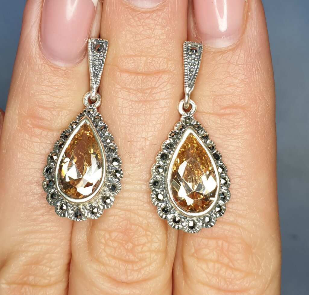 

Сережки серебряные с золотым топазом 7,24 г