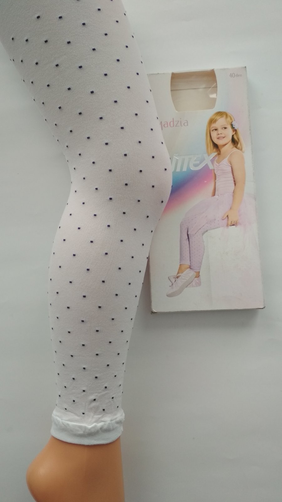 

Легінси для дівчинки з ефектом 3D MADZIA 40 den KNITTEX р.116-122 (білі)