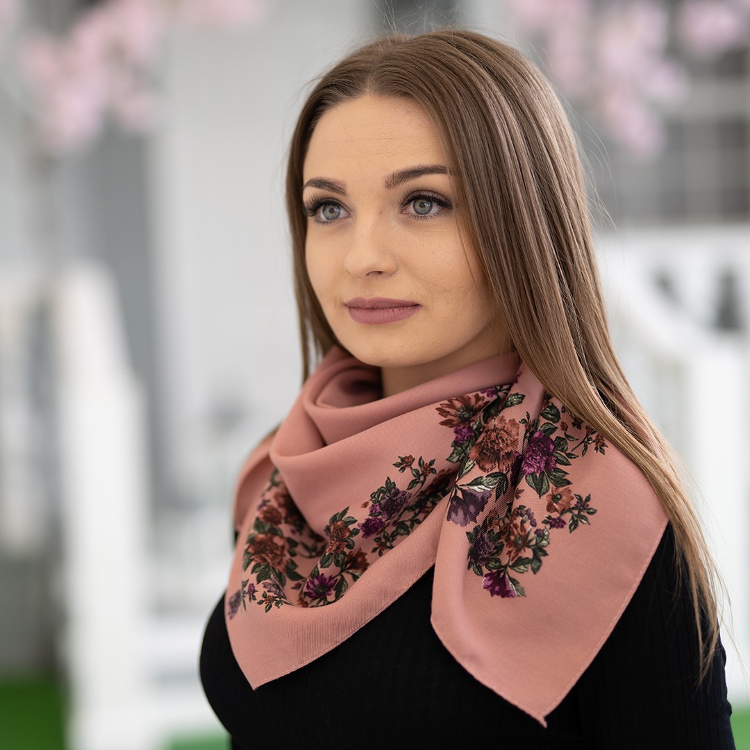 

Женский шерстяной платок Цветочный Веночек 1378.5